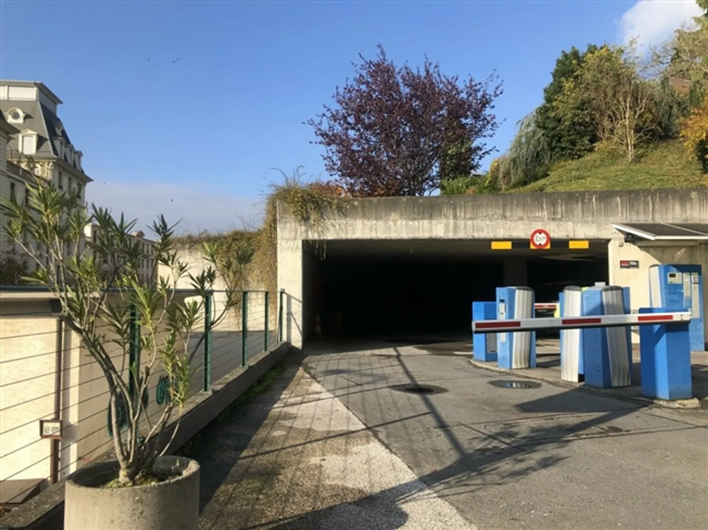 Espace de stationnement couvert - Photo 2 sur 3