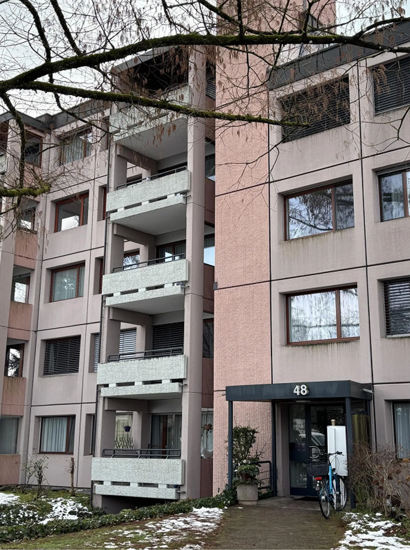 Appartement 4.5 pièces récemment rénové au Röhrliberg 48 à Cham - Photo 1 sur 3