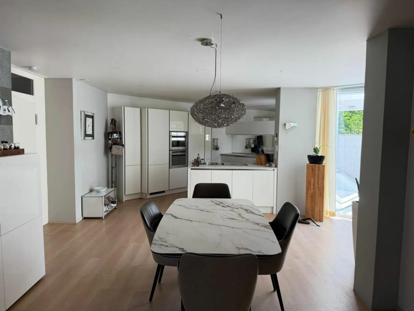 High-quality 2.5-room apartment with terrace and magnificent castle view - Photo 4 of 15