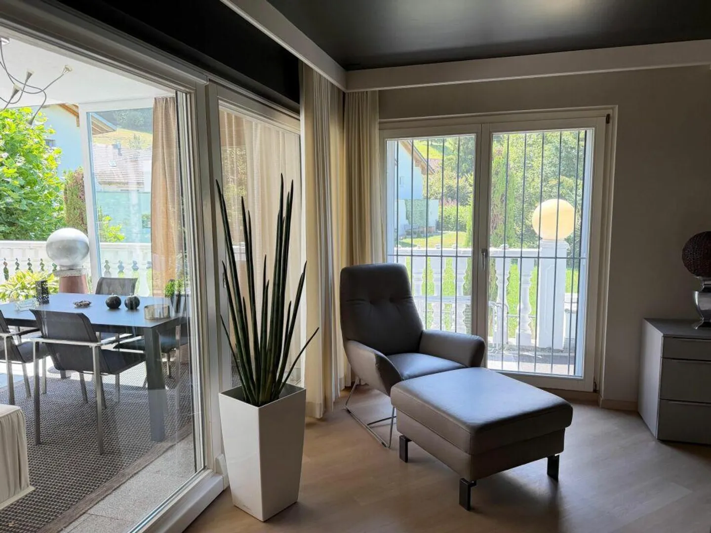 High-quality 2.5-room apartment with terrace and magnificent castle view - Photo 6 of 15