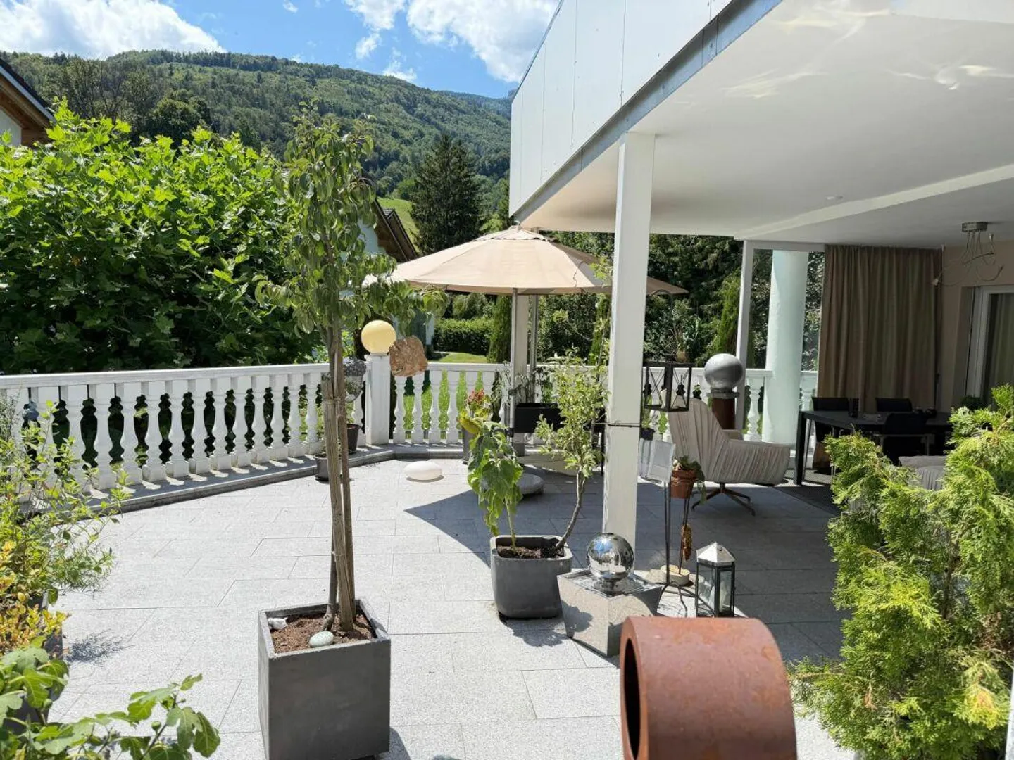 High-quality 2.5-room apartment with terrace and magnificent castle view - Photo 10 of 15