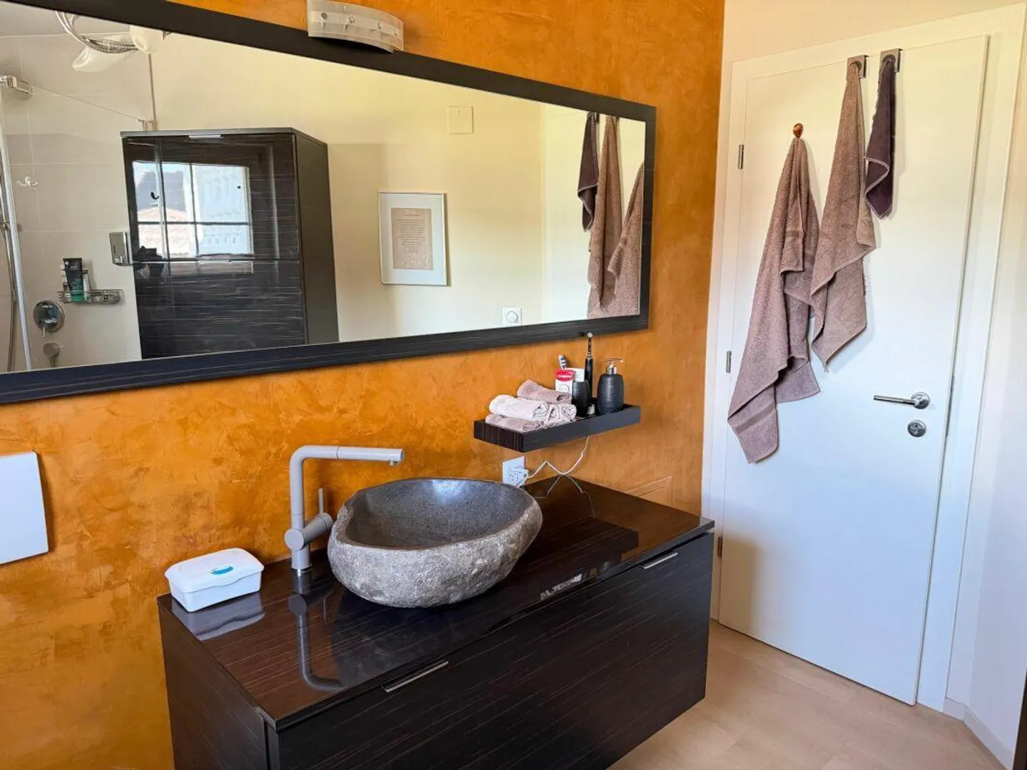 High-quality 2.5-room apartment with terrace and magnificent castle view - Photo 9 of 15