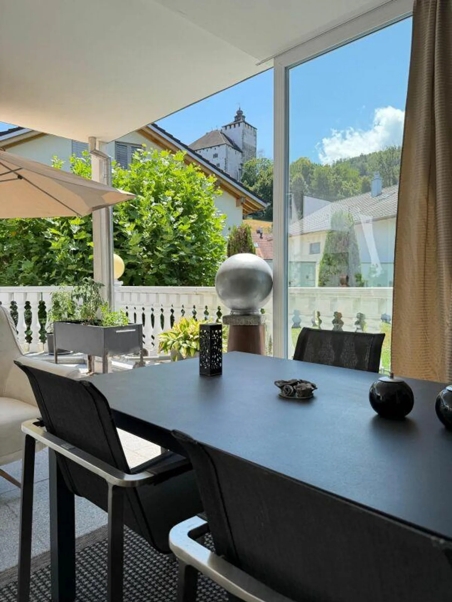High-quality 2.5-room apartment with terrace and magnificent castle view - Photo 12 of 15