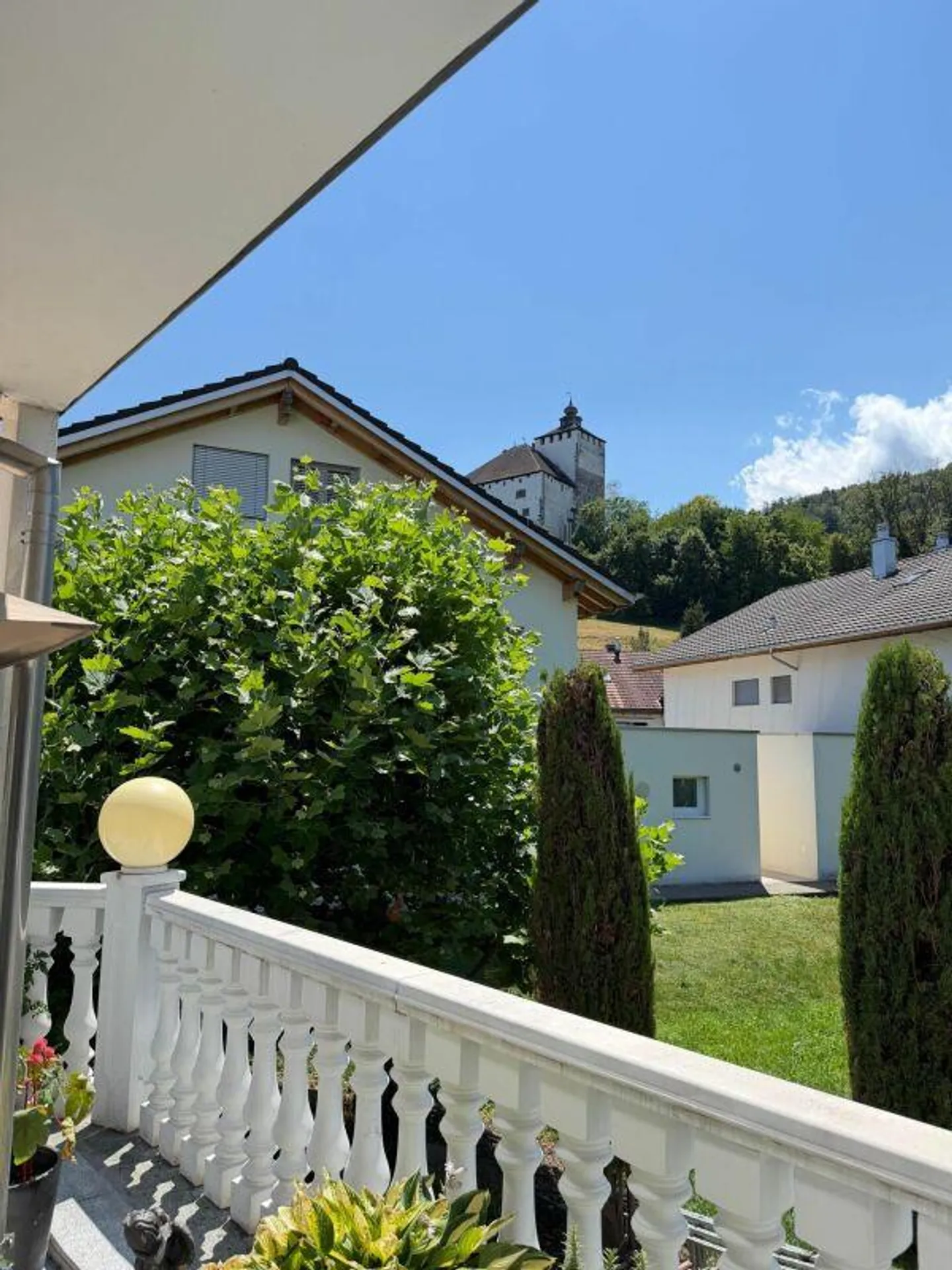 High-quality 2.5-room apartment with terrace and magnificent castle view - Photo 14 of 15