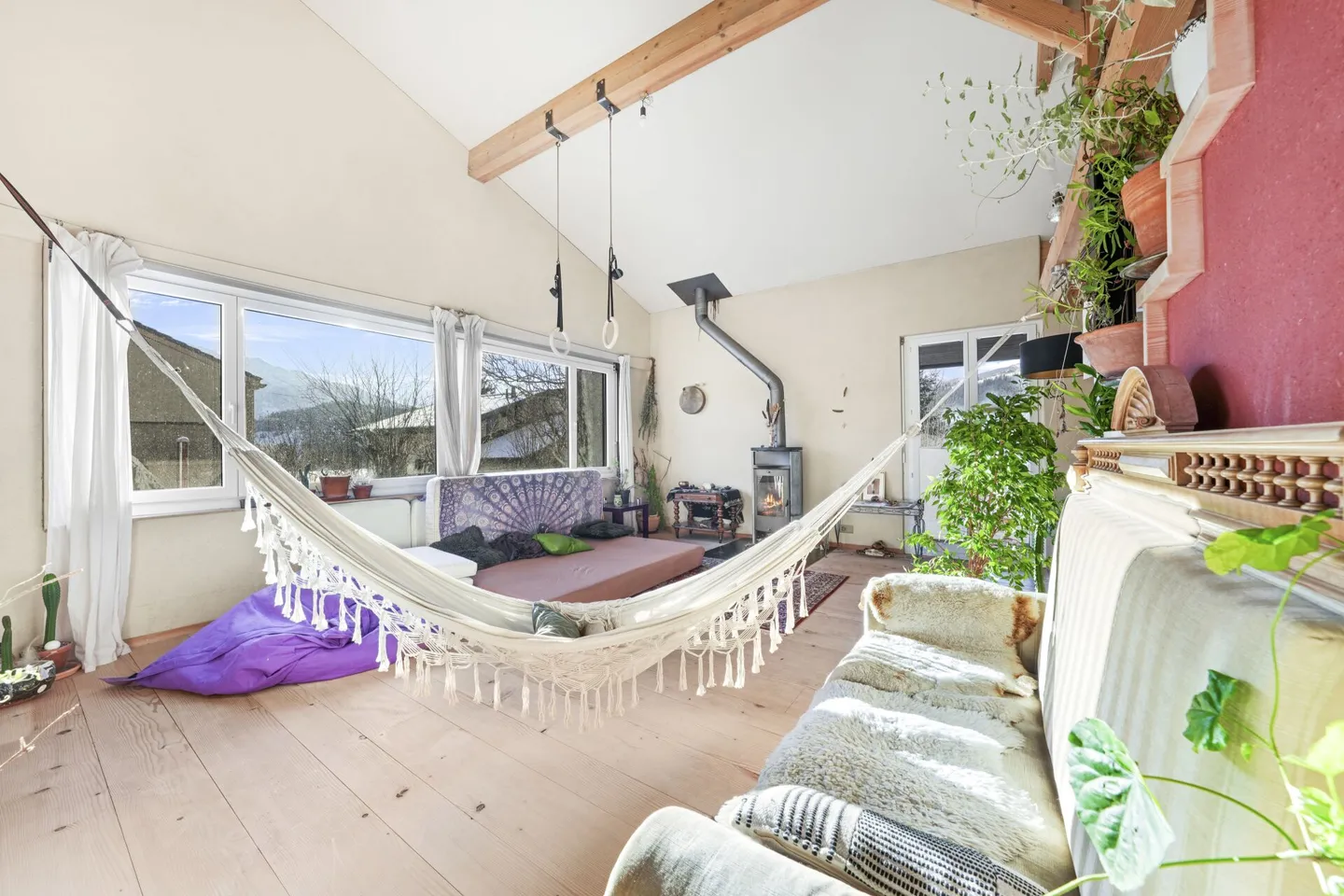 Casa unifamiliare sostenibile e stilosa con appartamento in una posizione tranquilla - Foto 3 di 18