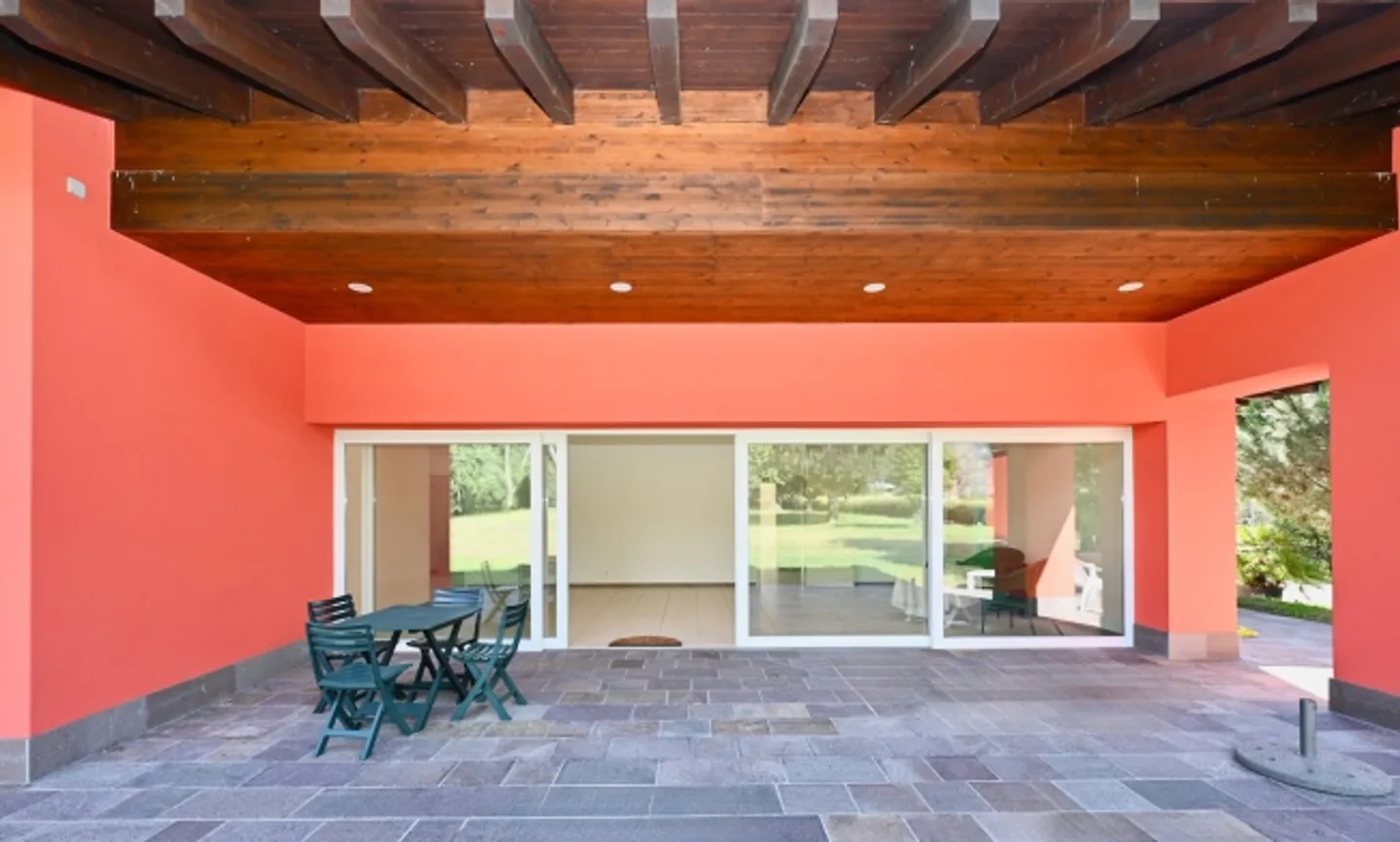 Villa au milieu des verts entre le lac de Lugano et le terrain de golf - Photo 8 sur 20