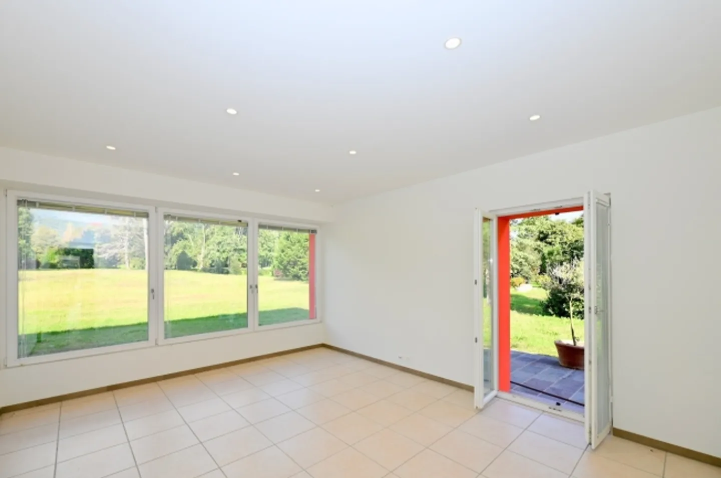 Villa au milieu des verts entre le lac de Lugano et le terrain de golf - Photo 11 sur 20