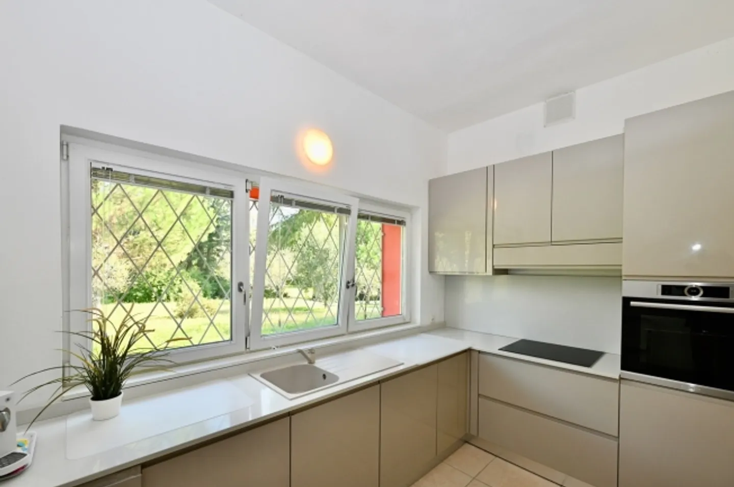 Villa au milieu des verts entre le lac de Lugano et le terrain de golf - Photo 12 sur 20