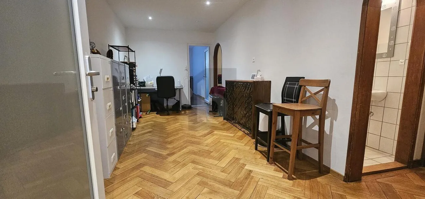 Apartment for rent - Photo 3 of 6