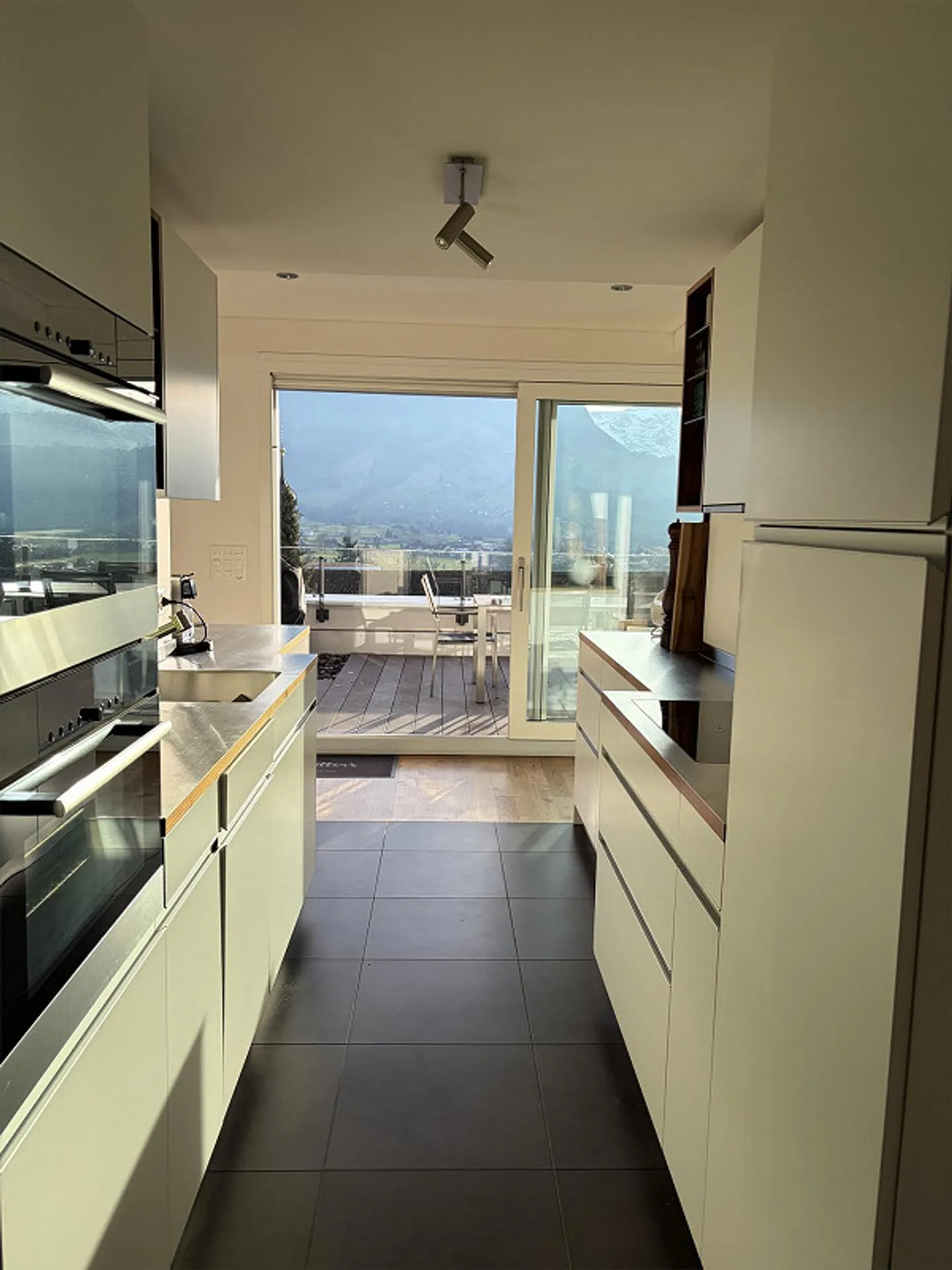 3-room penthouse apartment – Living above the rooftops - Photo 3 of 17