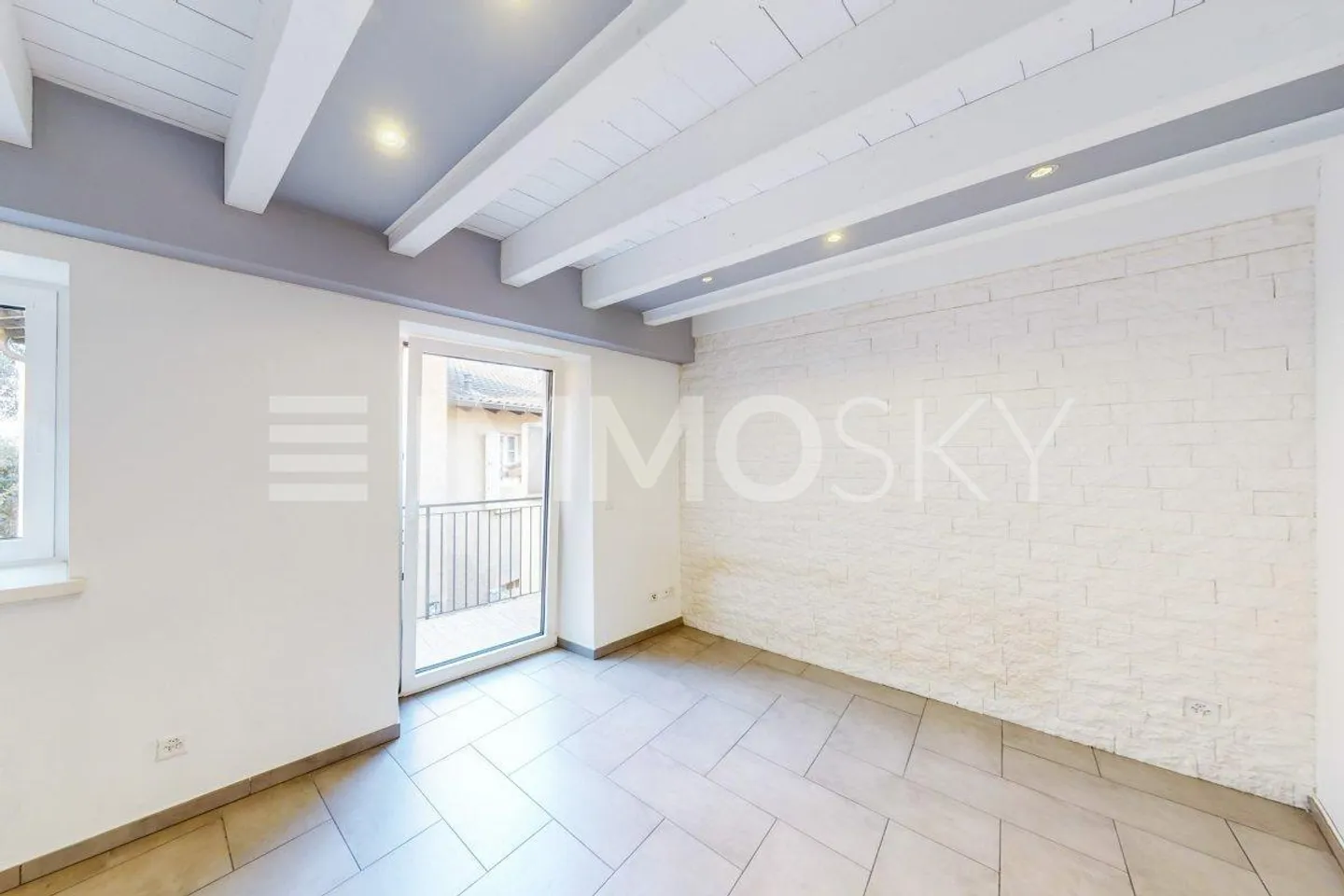 Appartement fonctionnel de deux pièces, pour revenus ou comme deuxième maison - Photo 1 sur 5