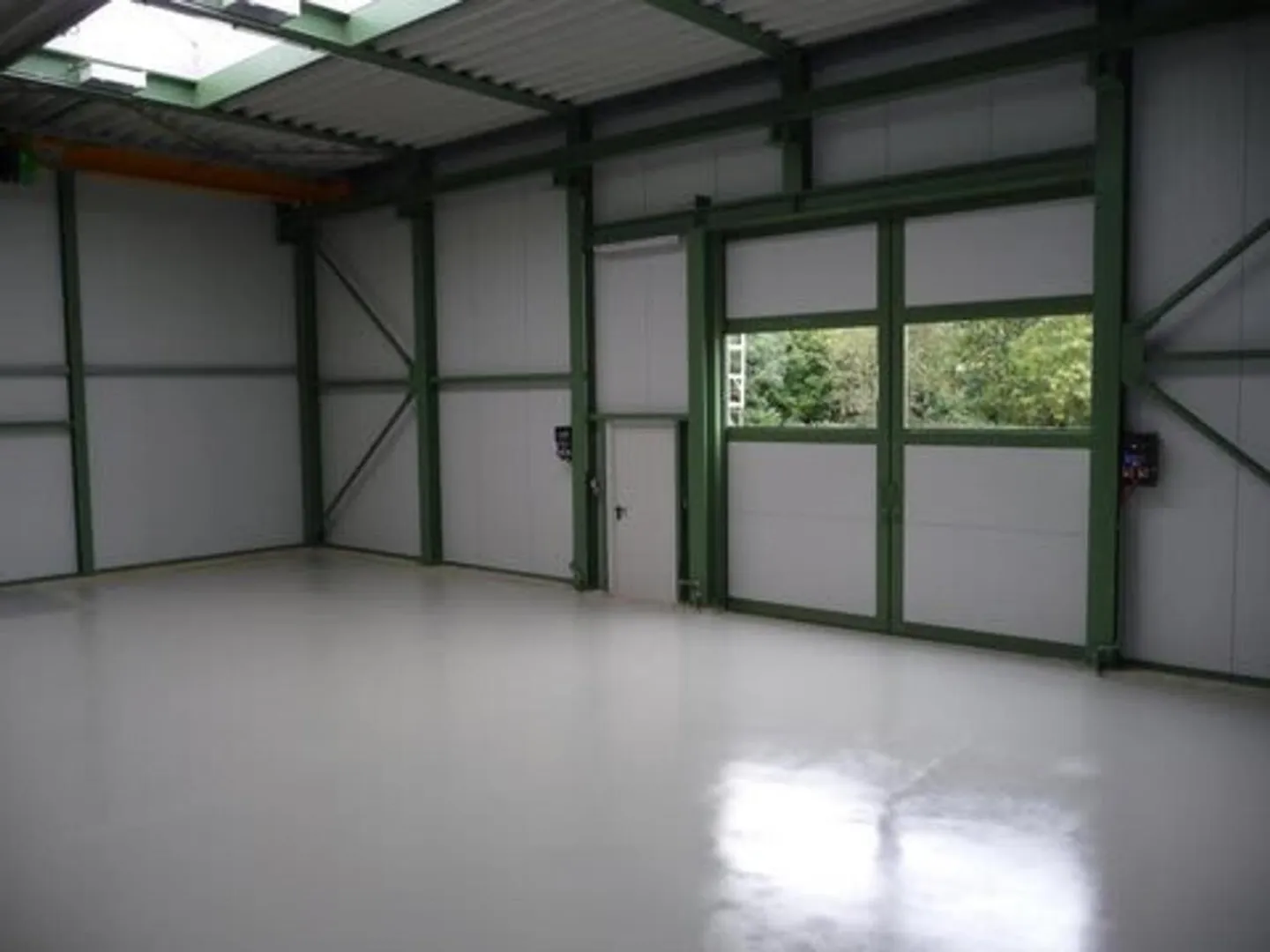 Officina con appartamento di 4,5 stanze - Foto 4 di 13