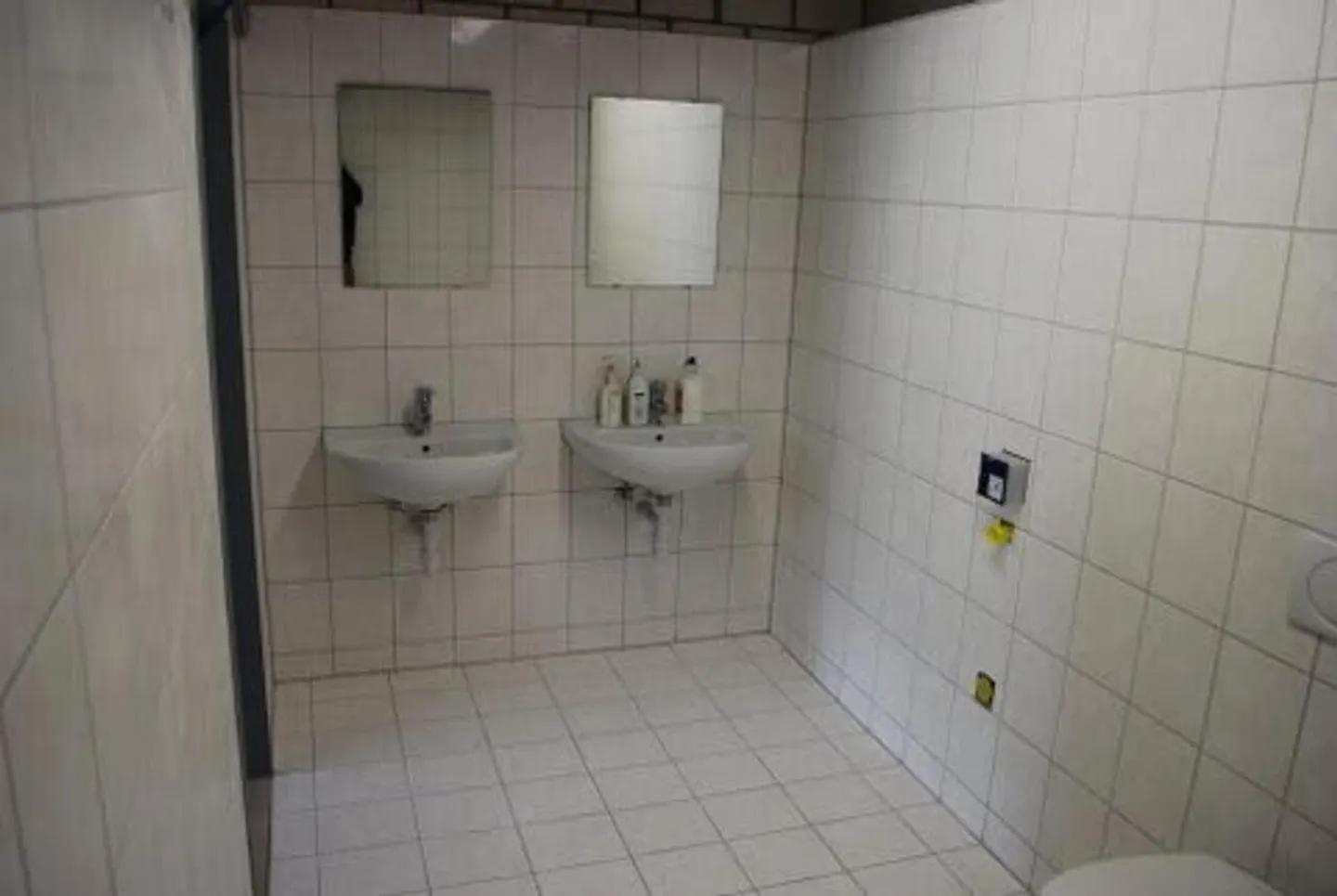 Officina con appartamento di 4,5 stanze - Foto 7 di 13