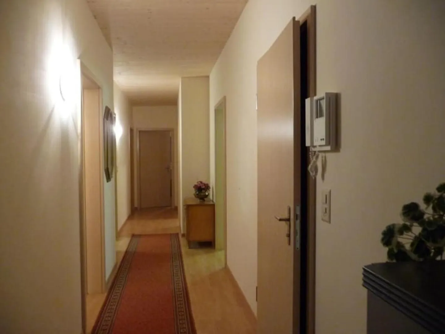 Officina con appartamento di 4,5 stanze - Foto 9 di 13
