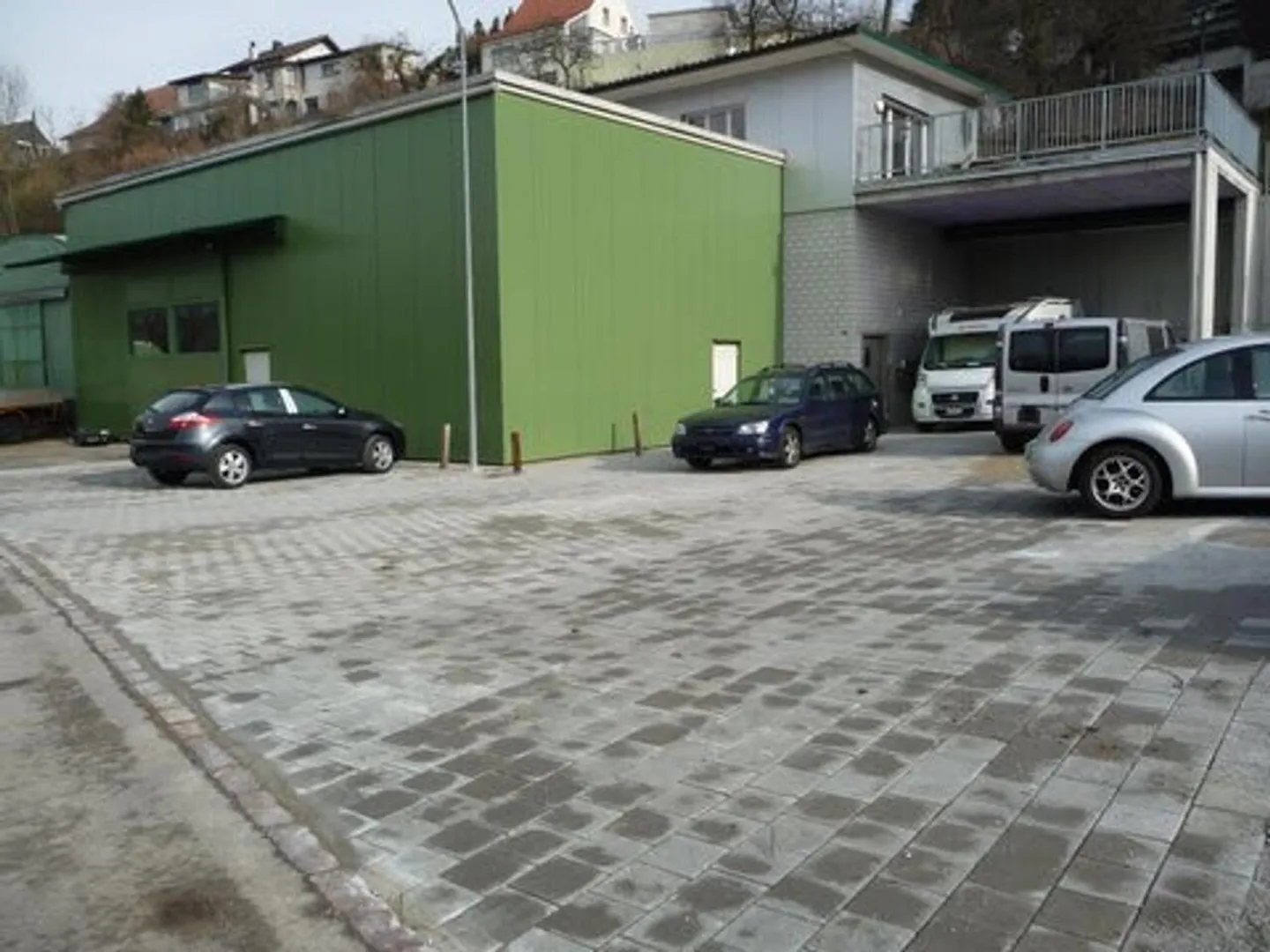 Officina con appartamento di 4,5 stanze - Foto 1 di 13