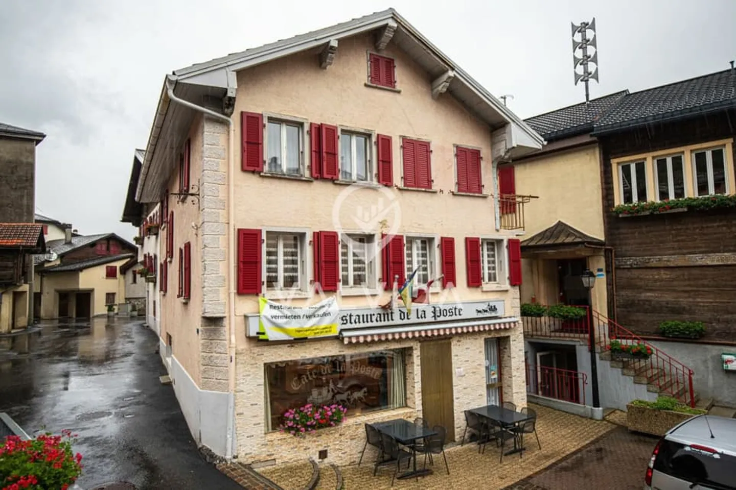 Restaurant de la Poste incluant un appartement de 4,5 pièces - Photo 2 sur 12