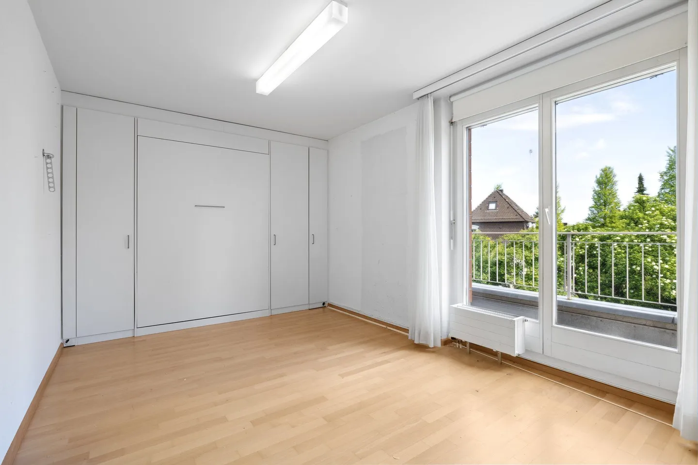 Belle appartement en attique de 3,5 pièces sur le Bruderholz avec grande terrasse et AEP - Photo 9 sur 13