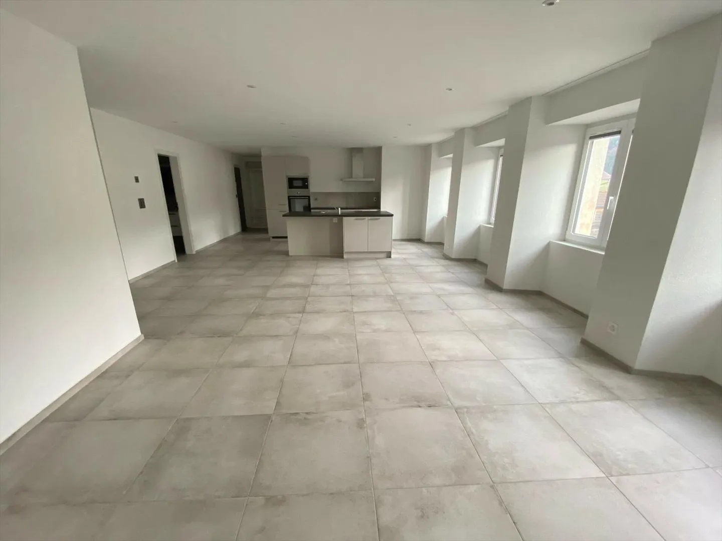 Appartement de 4.5 pièces avec accès à un jardin commun - Foto 4 von 10