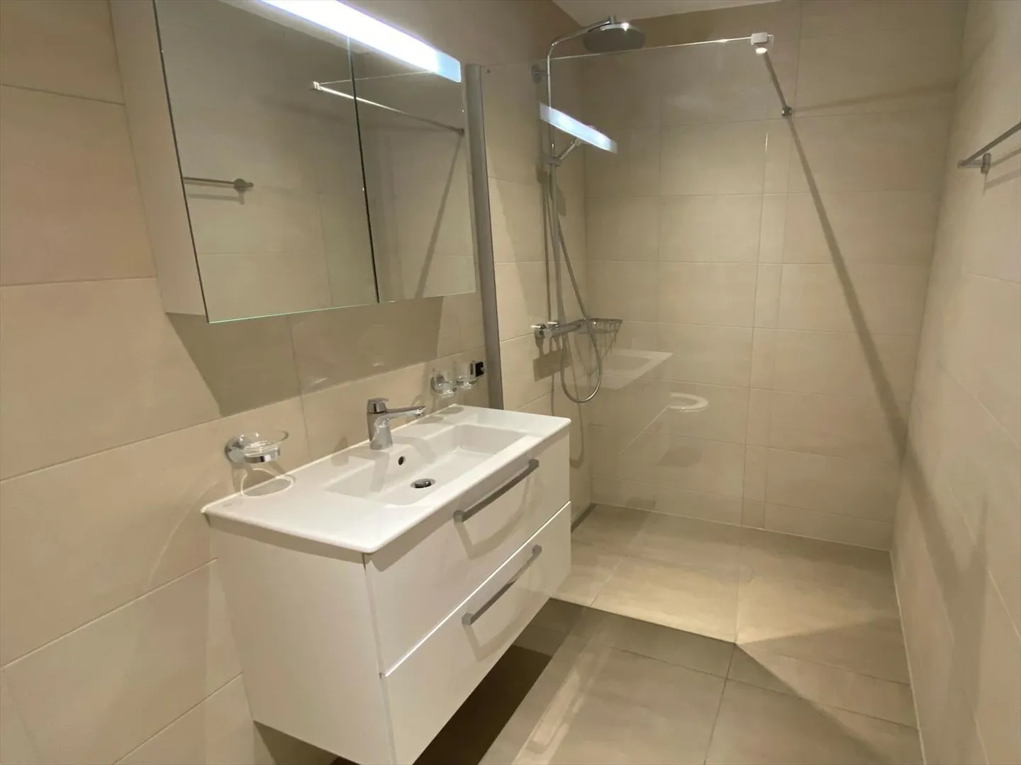 Appartement de 4.5 pièces avec accès à un jardin commun - Foto 6 von 10