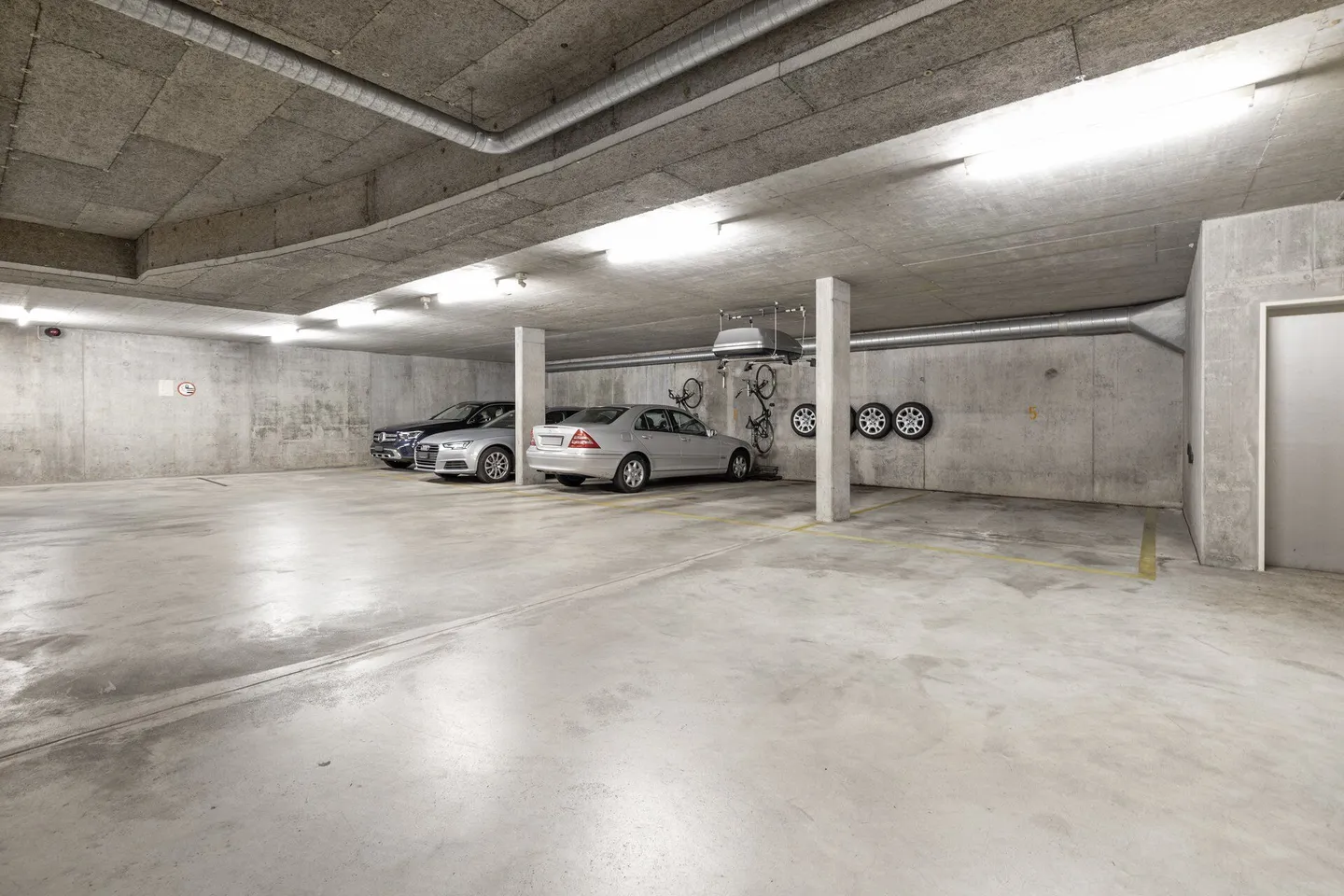 Belle appartement en attique de 3,5 pièces sur le Bruderholz avec grande terrasse et AEP - Photo 12 sur 13