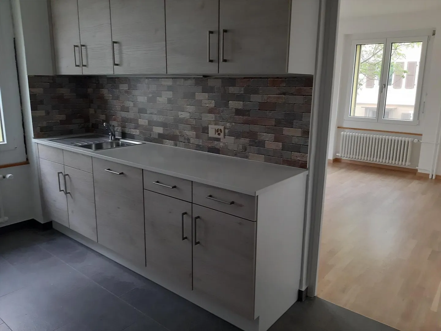 Apartment for rent - Photo 2 of 9