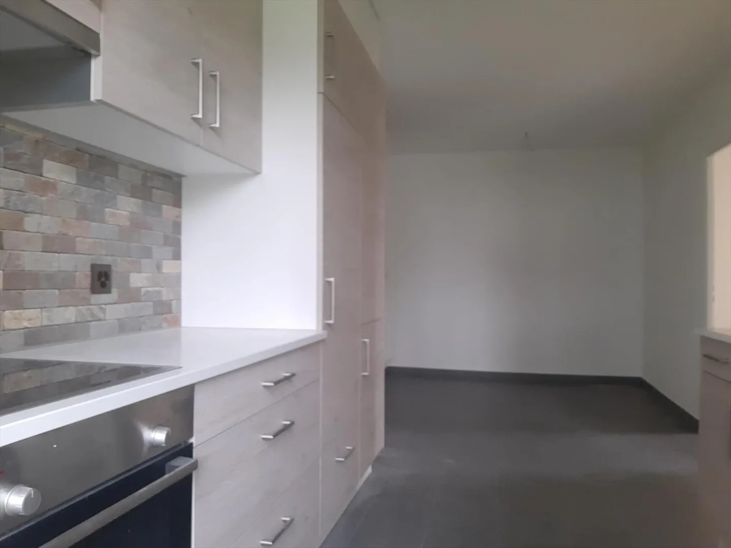 Apartment for rent - Photo 3 of 9