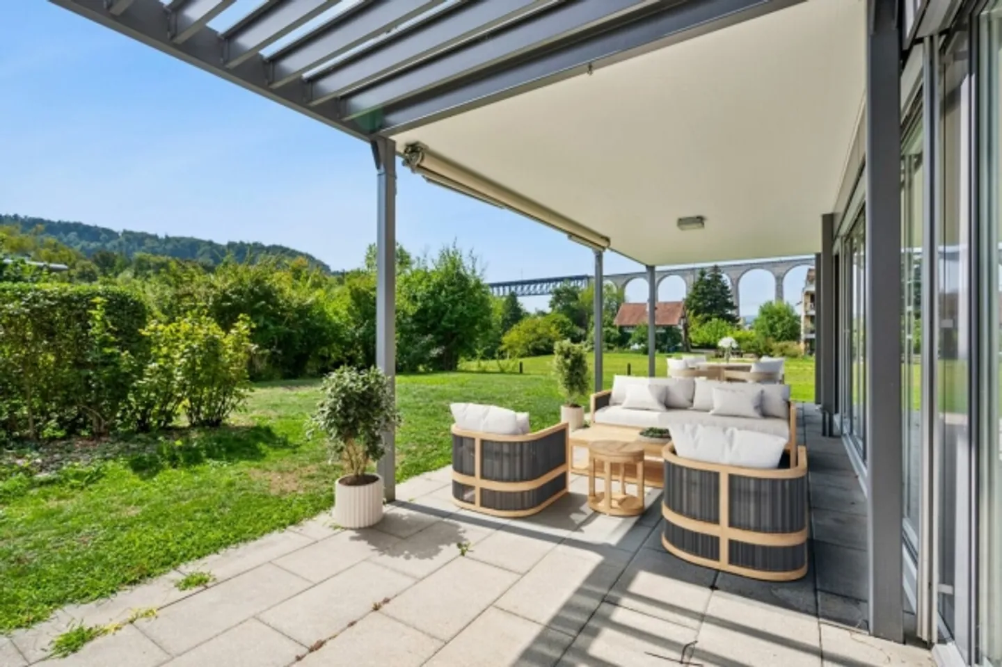 Exklusive 4.5-Zimmer-Gartenwohnung mit einmaligem Blick auf den Viadukt - Foto 1 von 13