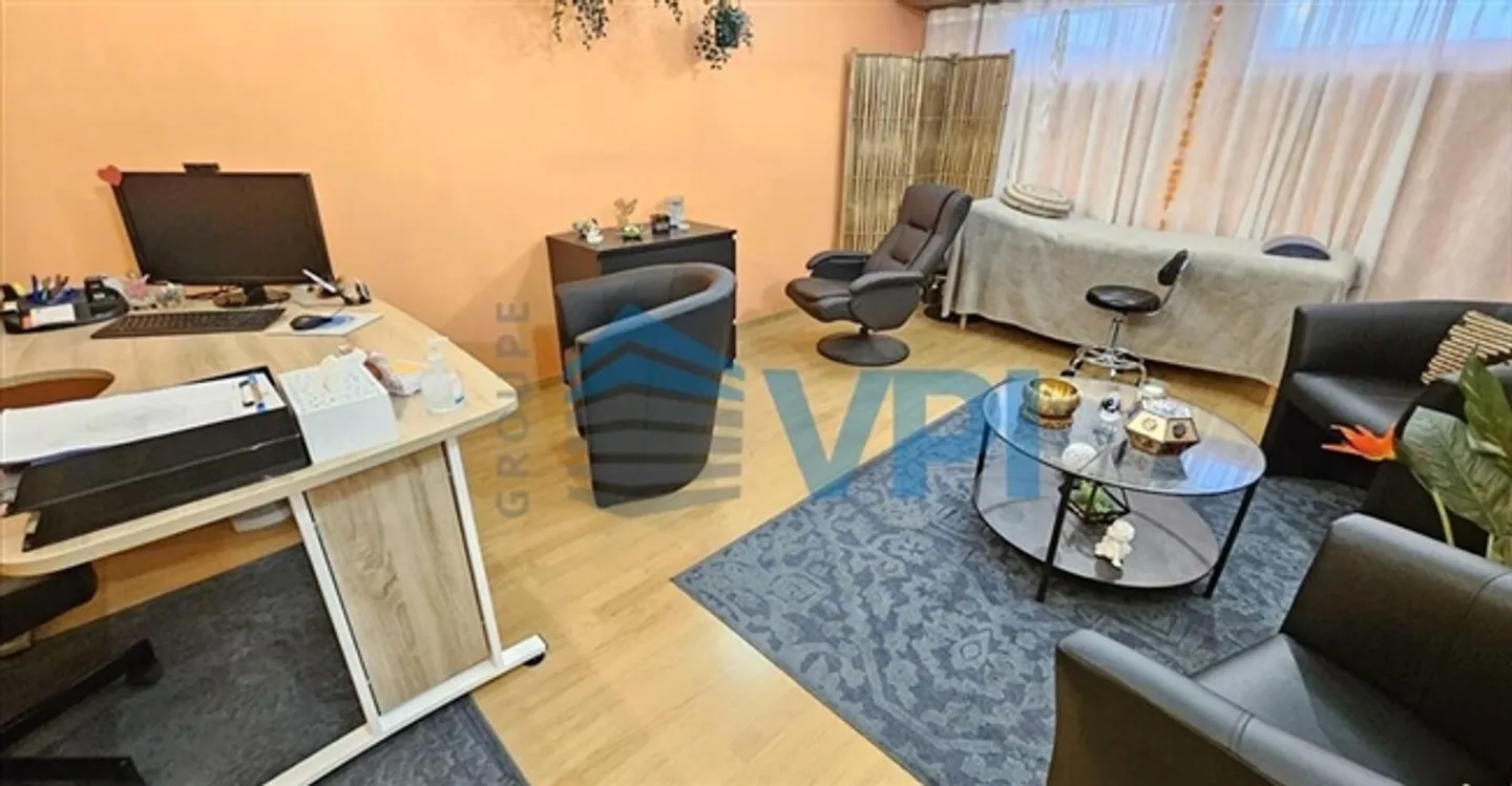 Ufficio 4 stanze - Foto 1 di 8