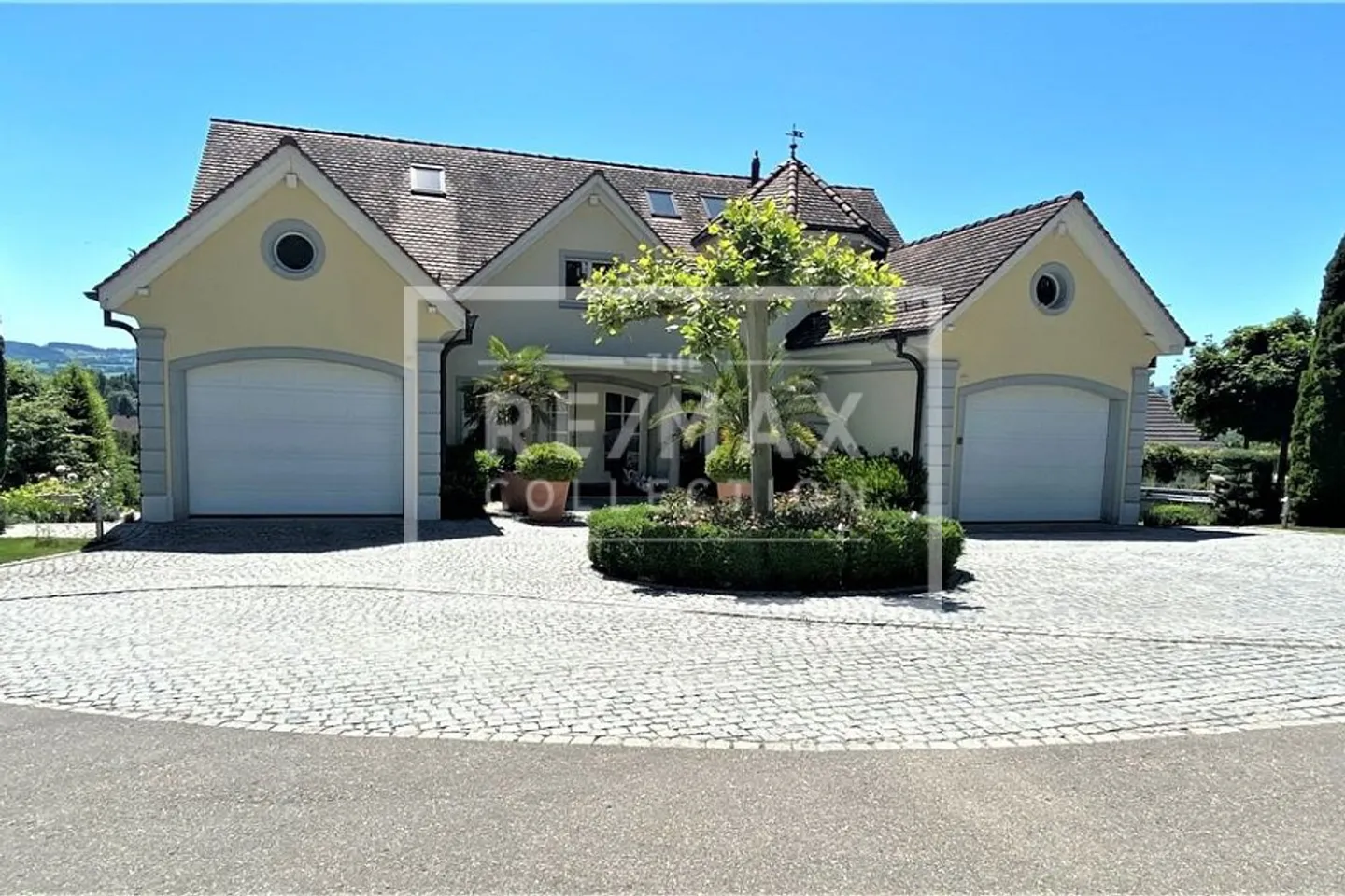 Elegante Villa mit mediterranem Garten - Foto 2 von 13