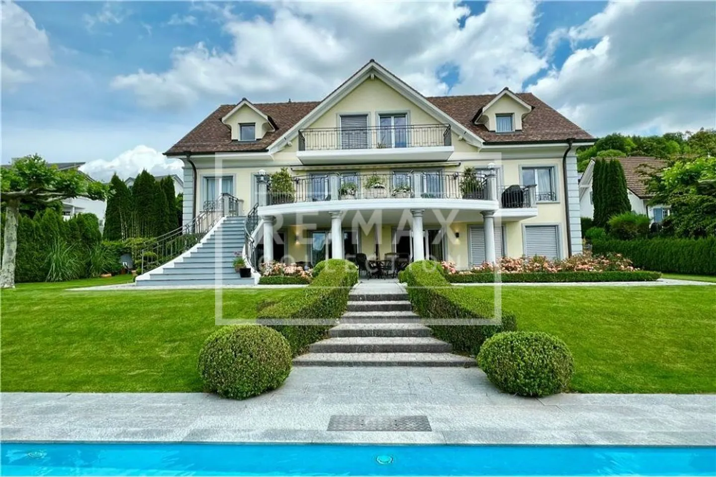 Elegante Villa mit mediterranem Garten - Foto 3 von 13