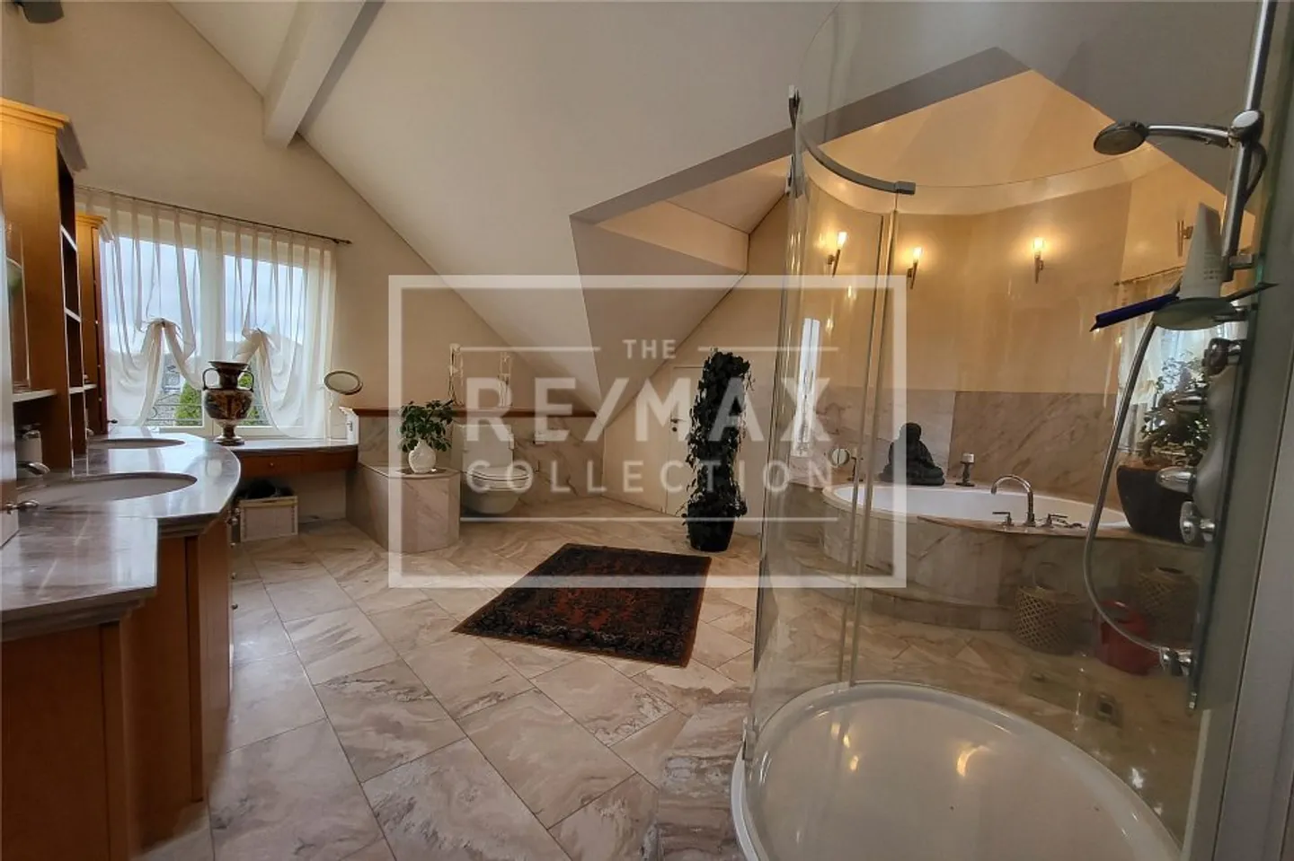 Elegante Villa mit mediterranem Garten - Foto 7 von 13