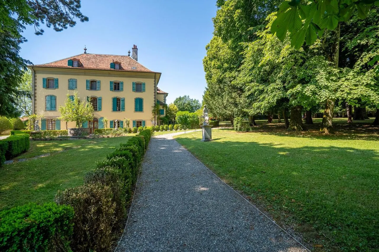Esclusività! 7 camere in una casa bifamiliare in una residenza affascinante - Foto 2 di 15