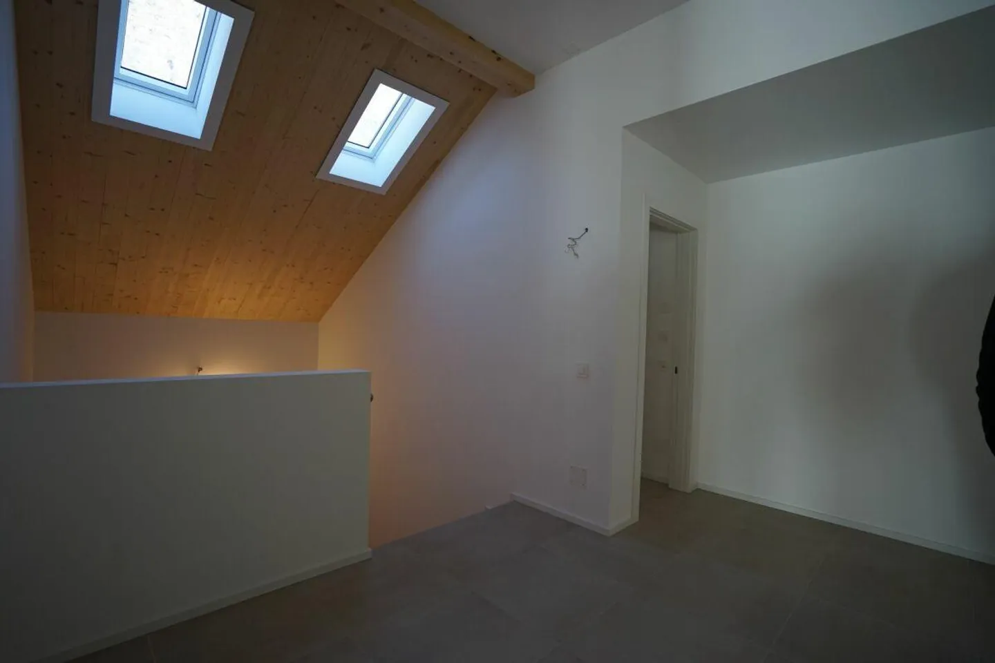 Schönes Dachgeschoss von 3,5 Zimmern in neuer Bauweise - Foto 7 von 8