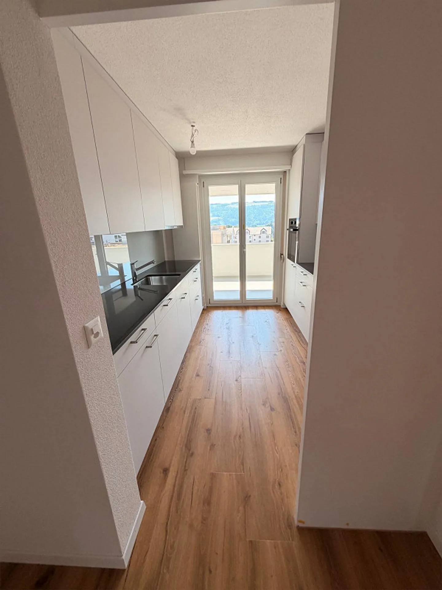 Completely renovated family apartment - Photo 2 of 10