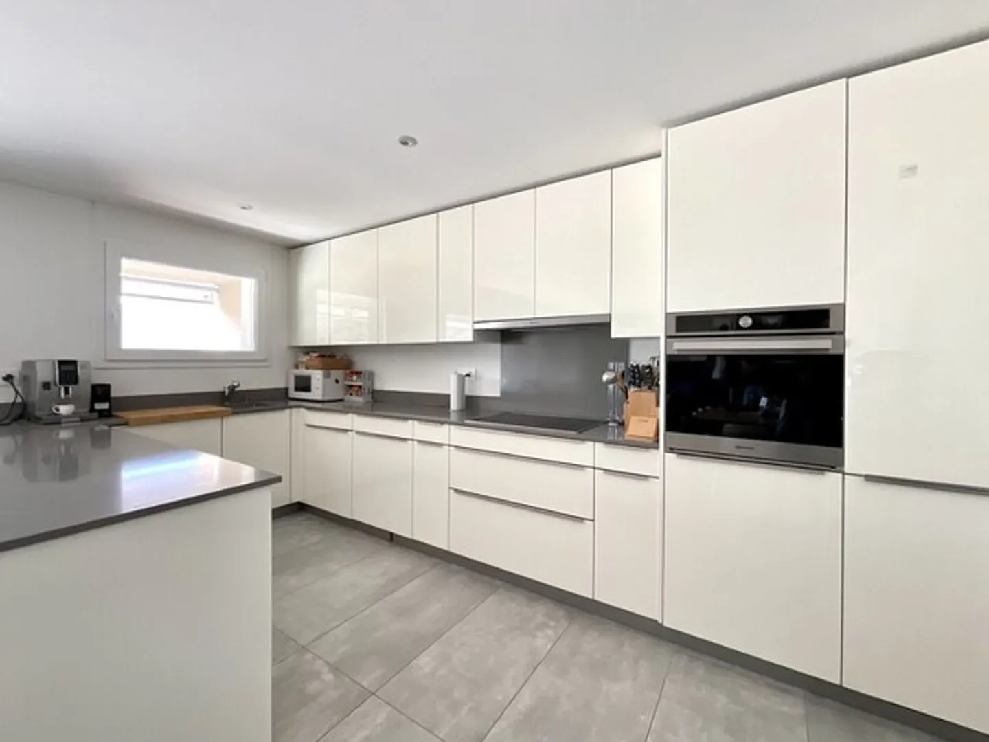 Appartement moderne avec grande terrasse à Contone à vendre - Photo 3 sur 12
