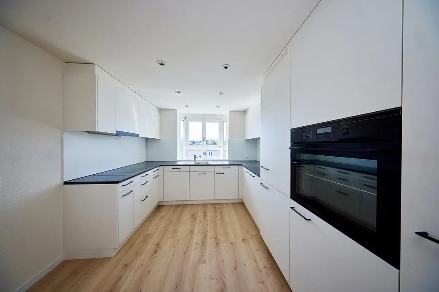 Schöne 5-Zimmer-Wohnung in Gümligen! - Photo 2 of 12