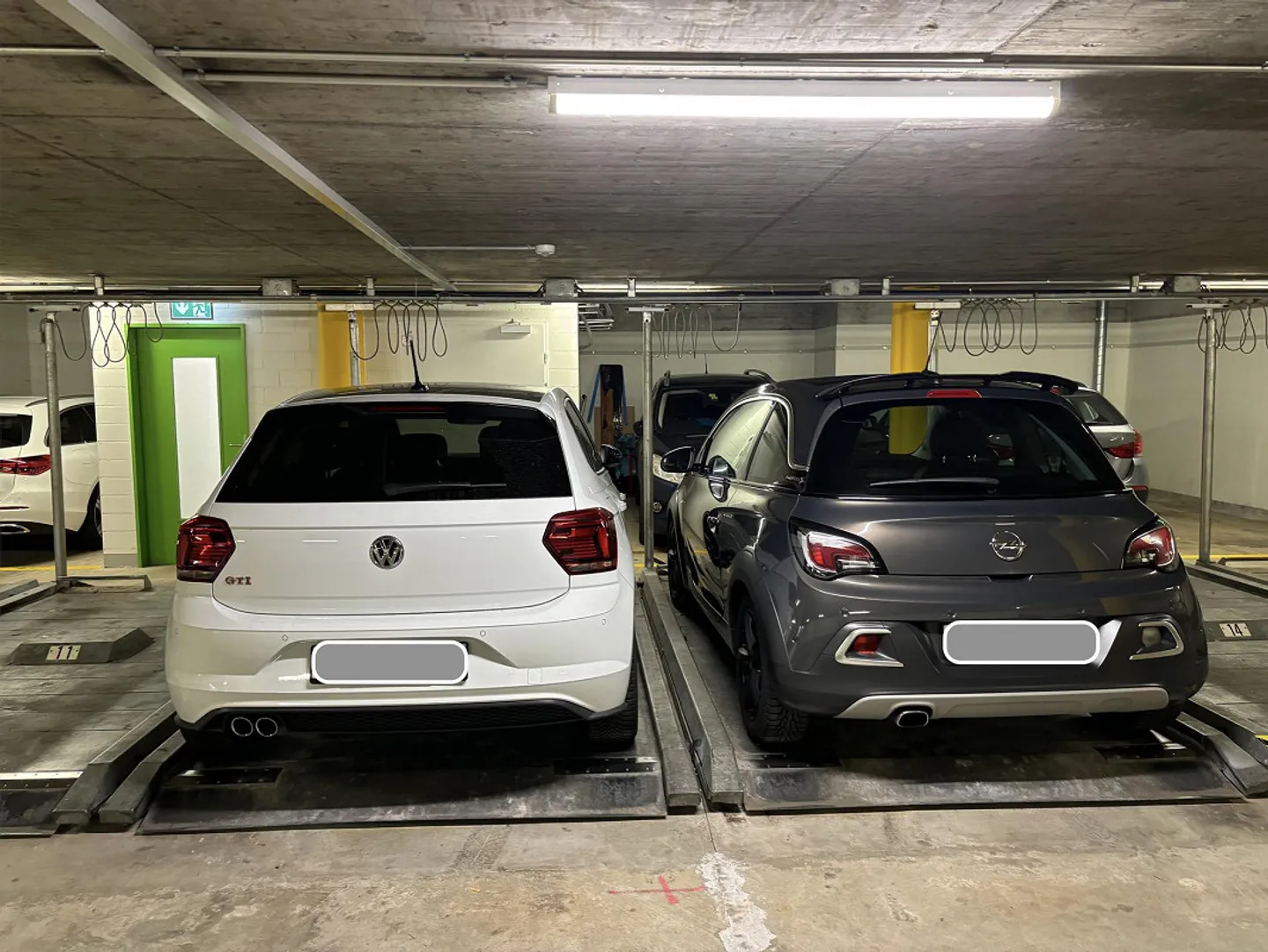 Place de parking pour petites voitures, garage souterrain près de Schaffhauserplatz - Photo 1 sur 2