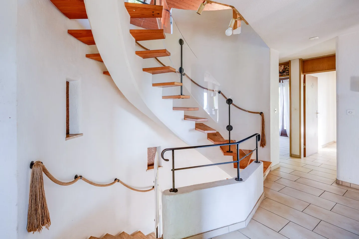 Villa di 6 stanze con appartamento e vista panoramica - Foto 3 di 17