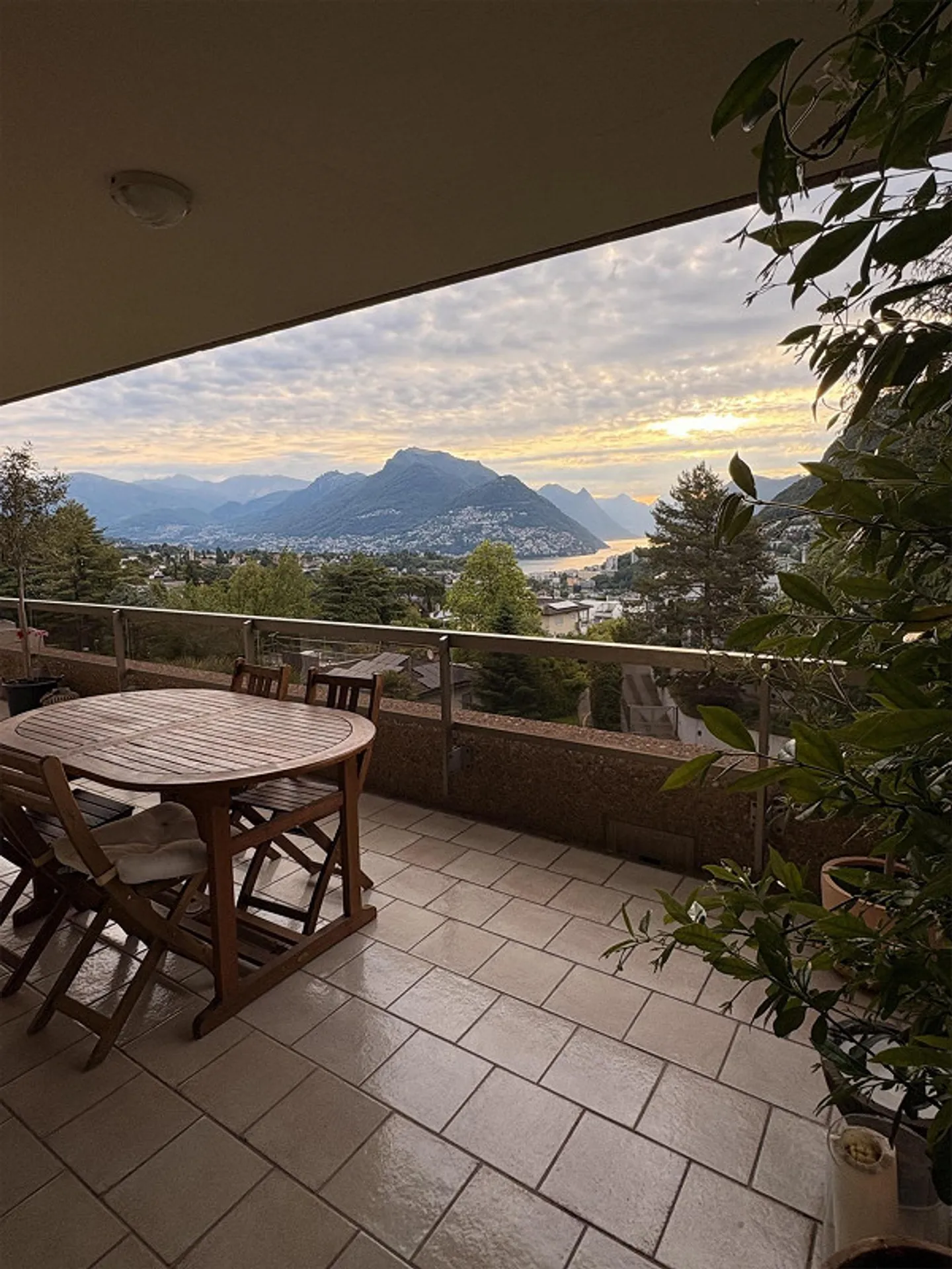 Geräumige Wohnung mit atemberaubender Aussicht - Foto 1 von 12