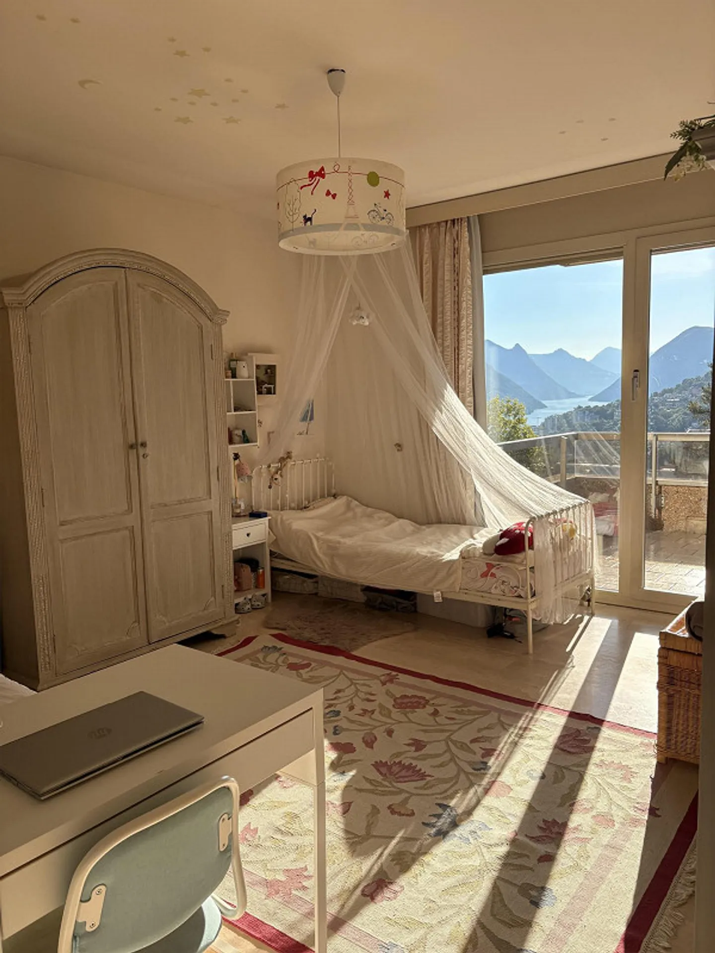 Geräumige Wohnung mit atemberaubender Aussicht - Foto 3 von 12