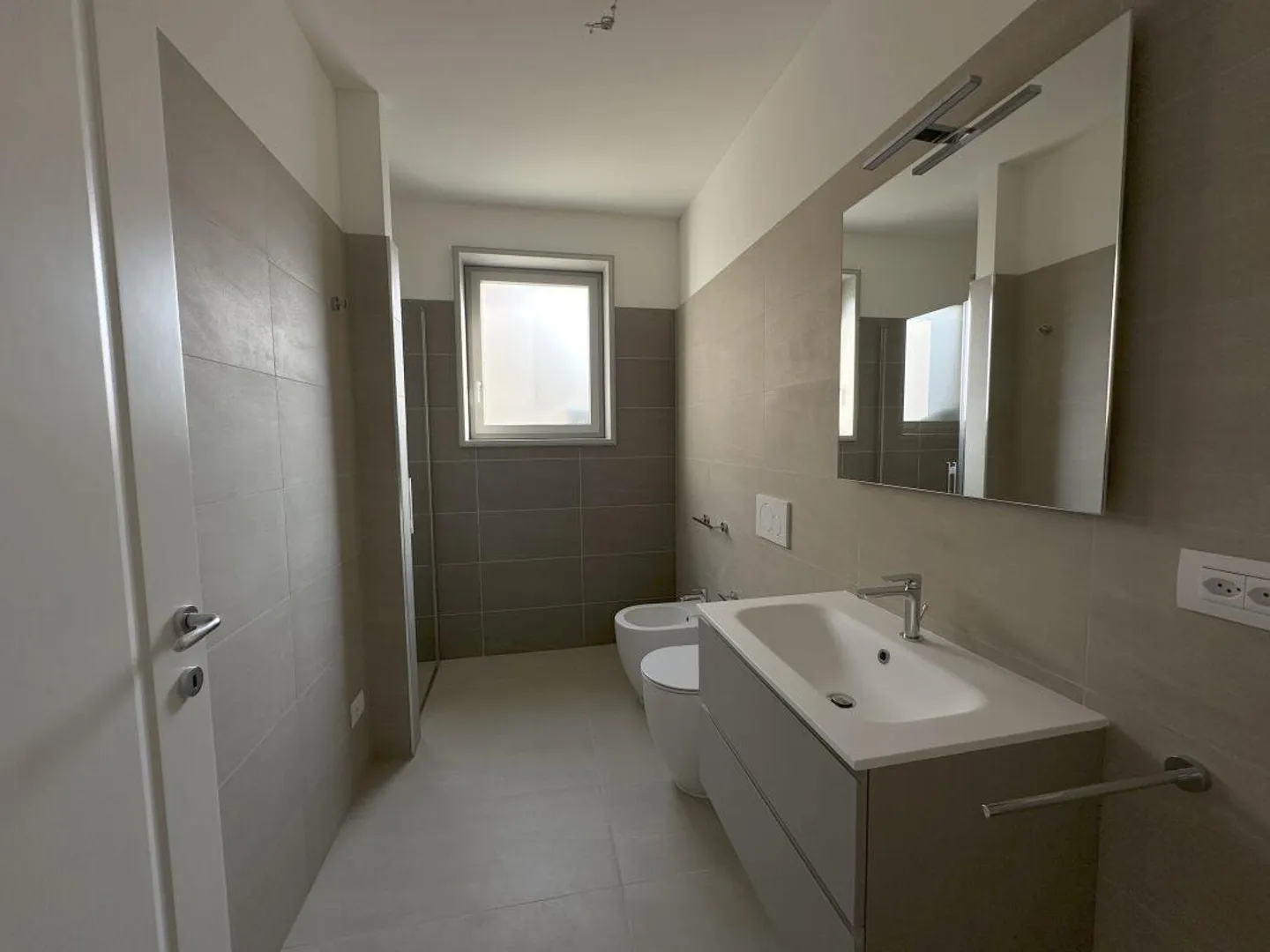 Appartement moderne deux pièces avec grand jardin - Photo 8 sur 12