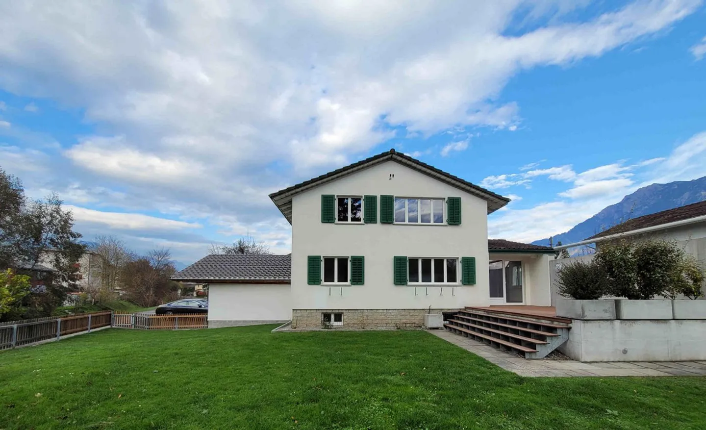 Maison individuelle de 6,5 pièces à louer - Photo 2 sur 5