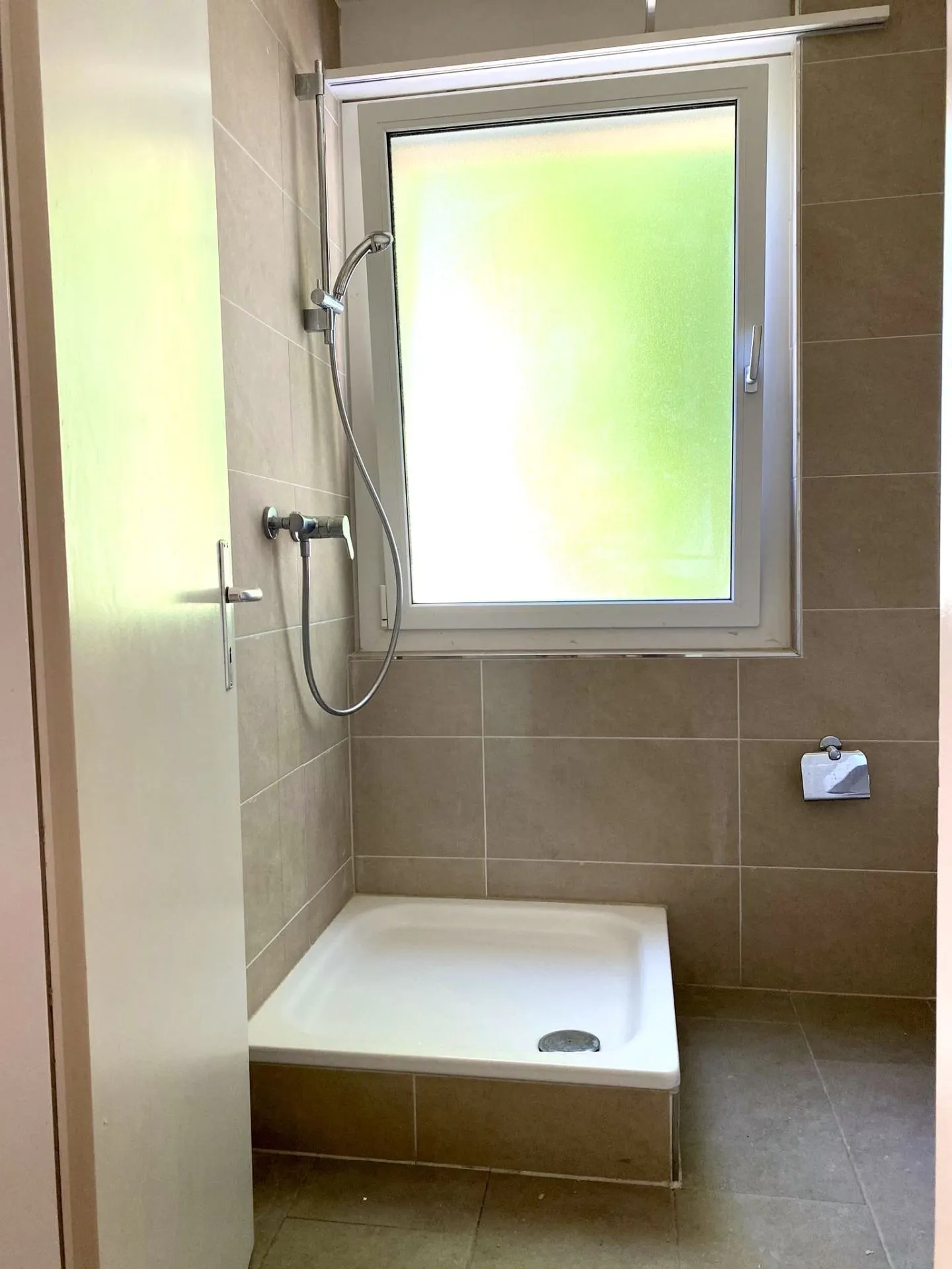 New Modern 1.5 Room Apartment in Lyss - Photo 6 of 9