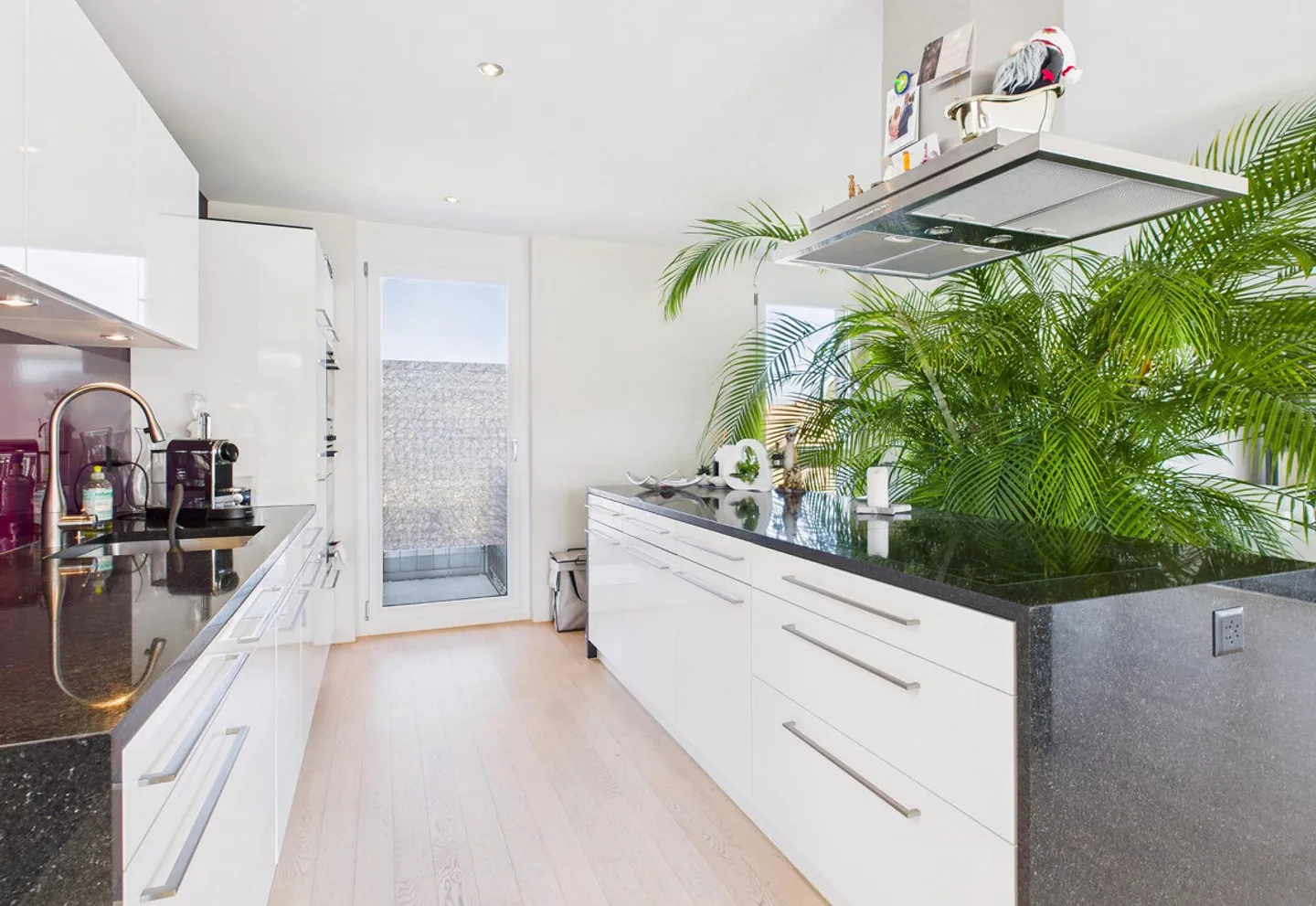 Spacious Penthouse Apartment with Plenty of Light - Photo 6 of 13