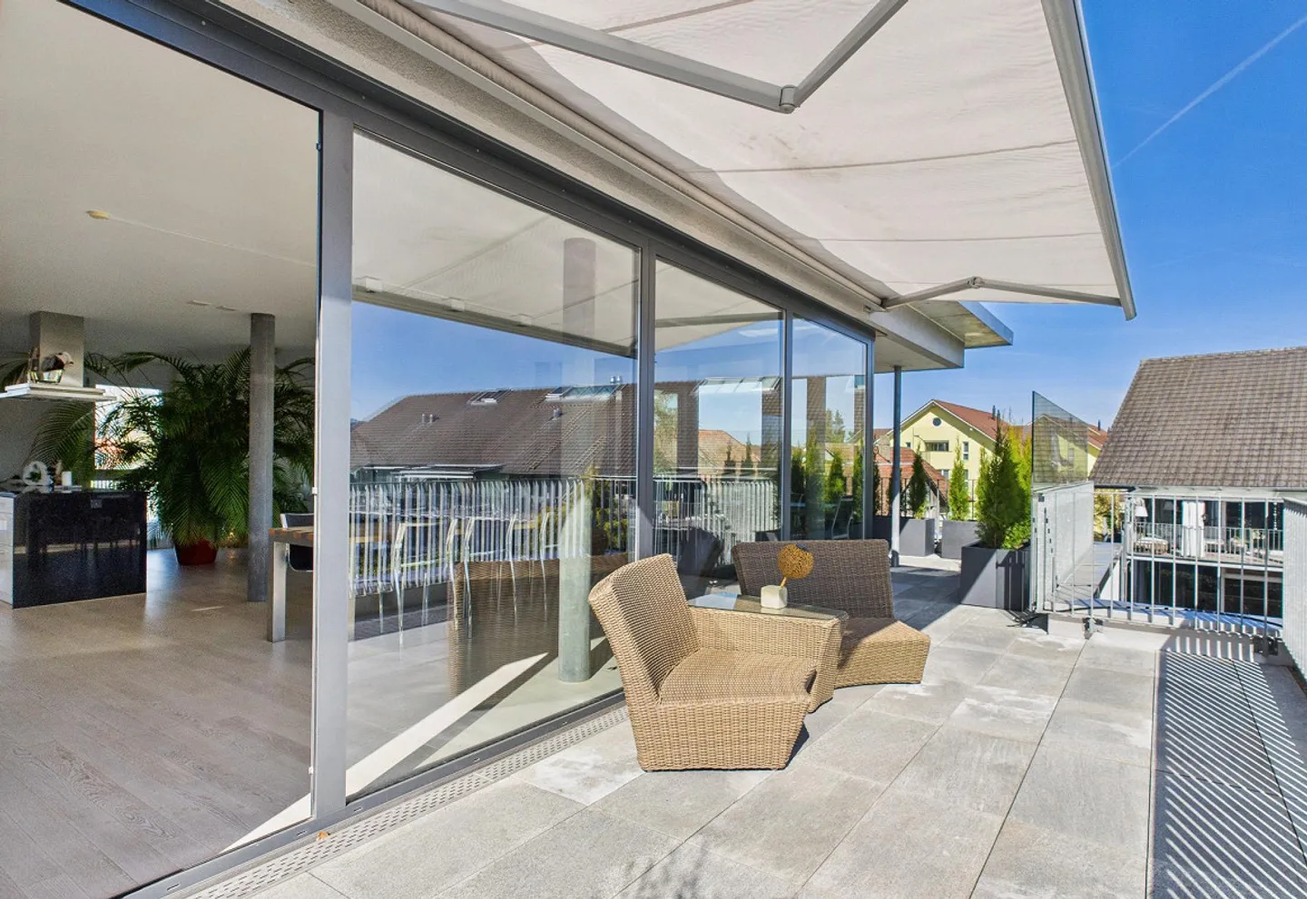 Spacious Penthouse Apartment with Plenty of Light - Photo 2 of 13