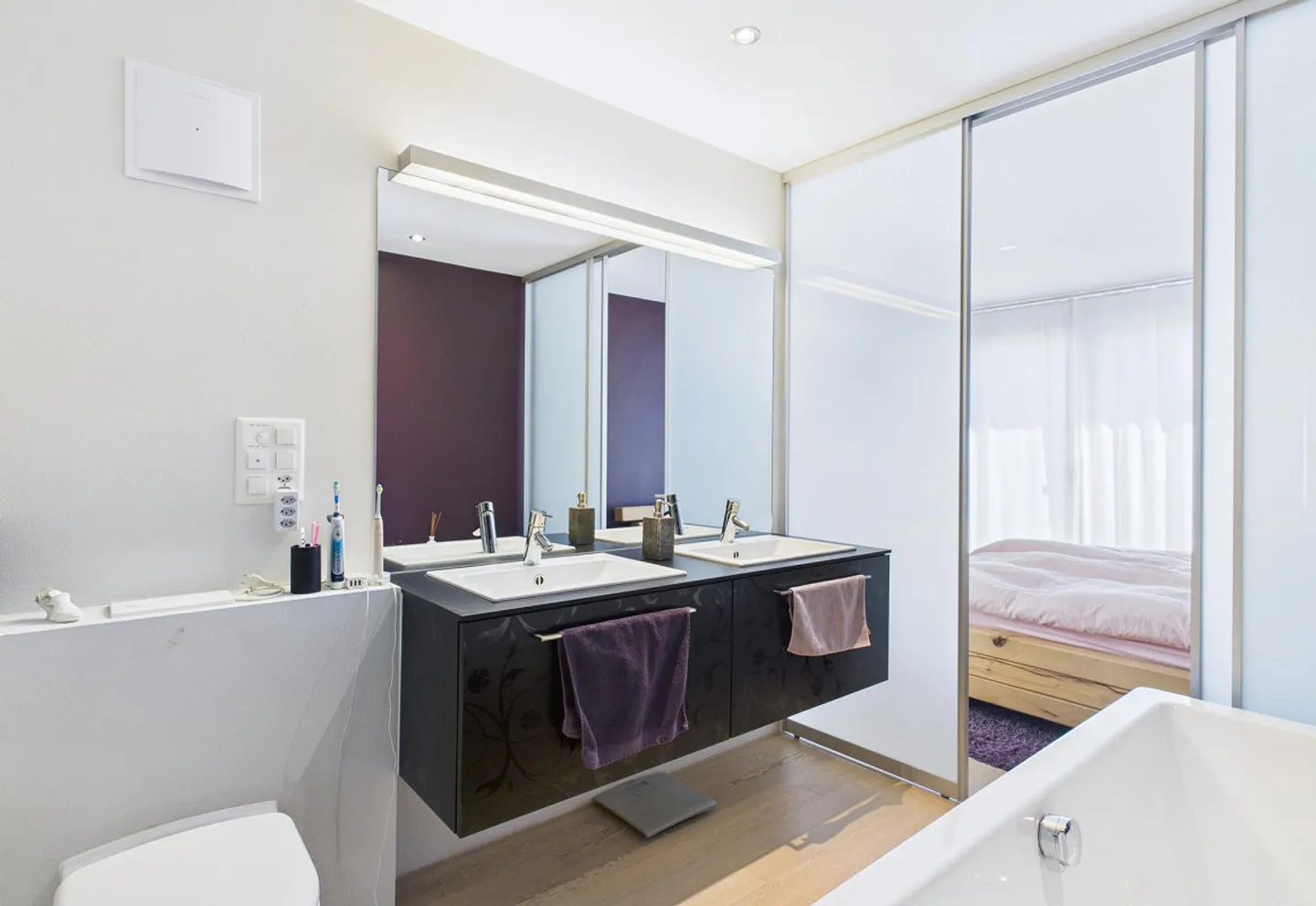 Spacious Penthouse Apartment with Plenty of Light - Photo 10 of 13