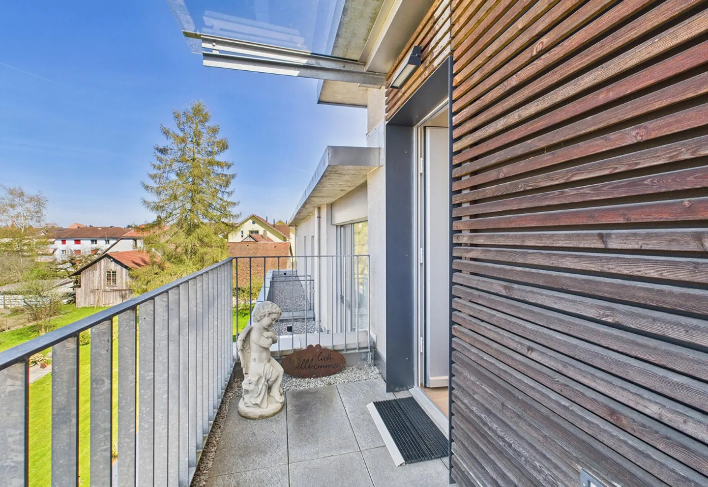 Spacious Penthouse Apartment with Plenty of Light - Photo 12 of 13