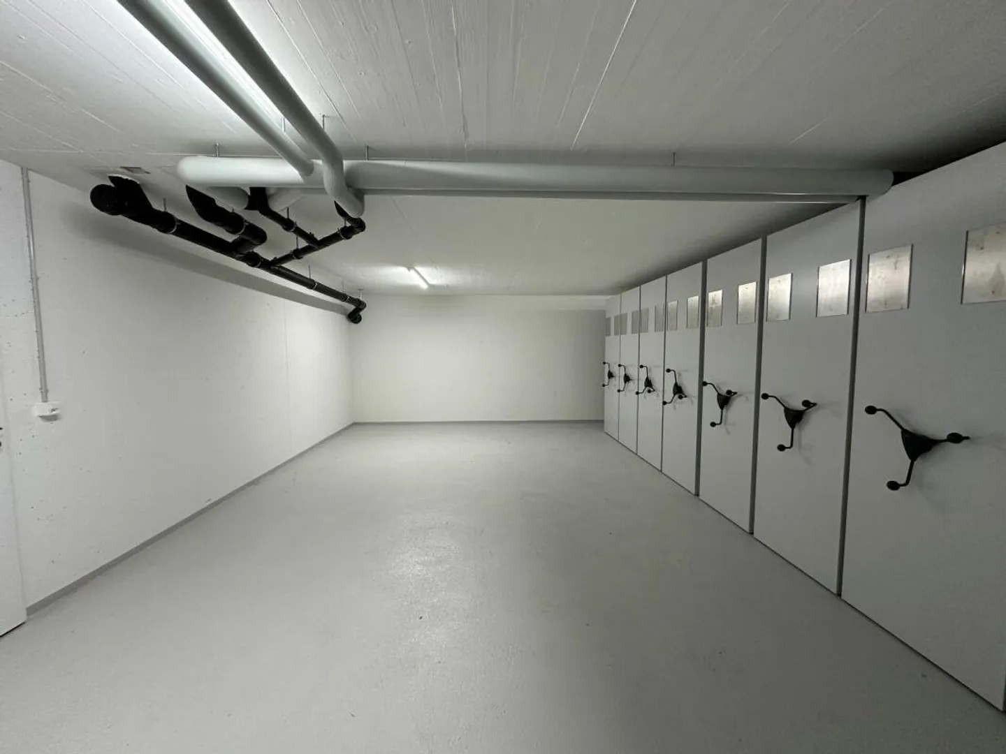 Espace disponible (Stockage/Archive) avec place de parking - Photo 1 sur 5