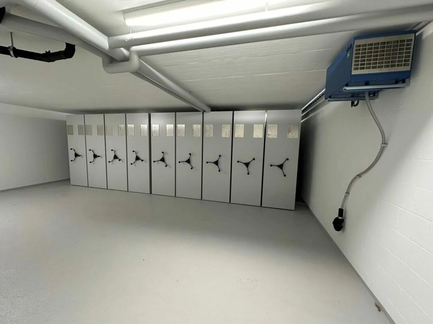 Espace disponible (Stockage/Archive) avec place de parking - Photo 2 sur 5