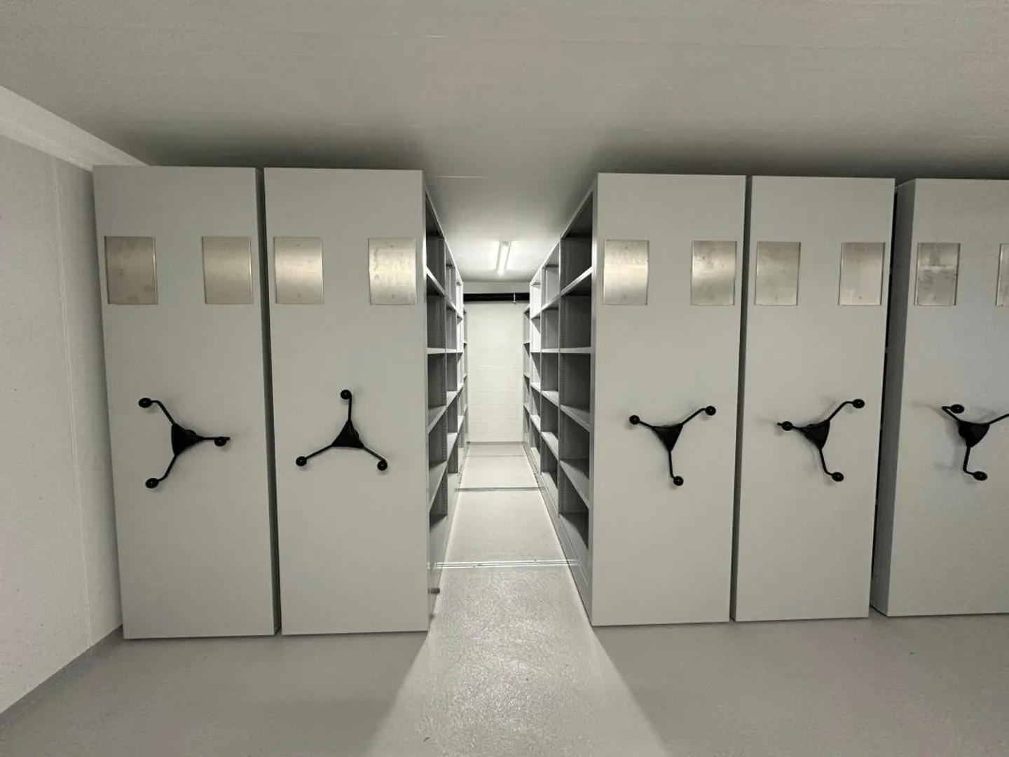 Espace disponible (Stockage/Archive) avec place de parking - Photo 3 sur 5